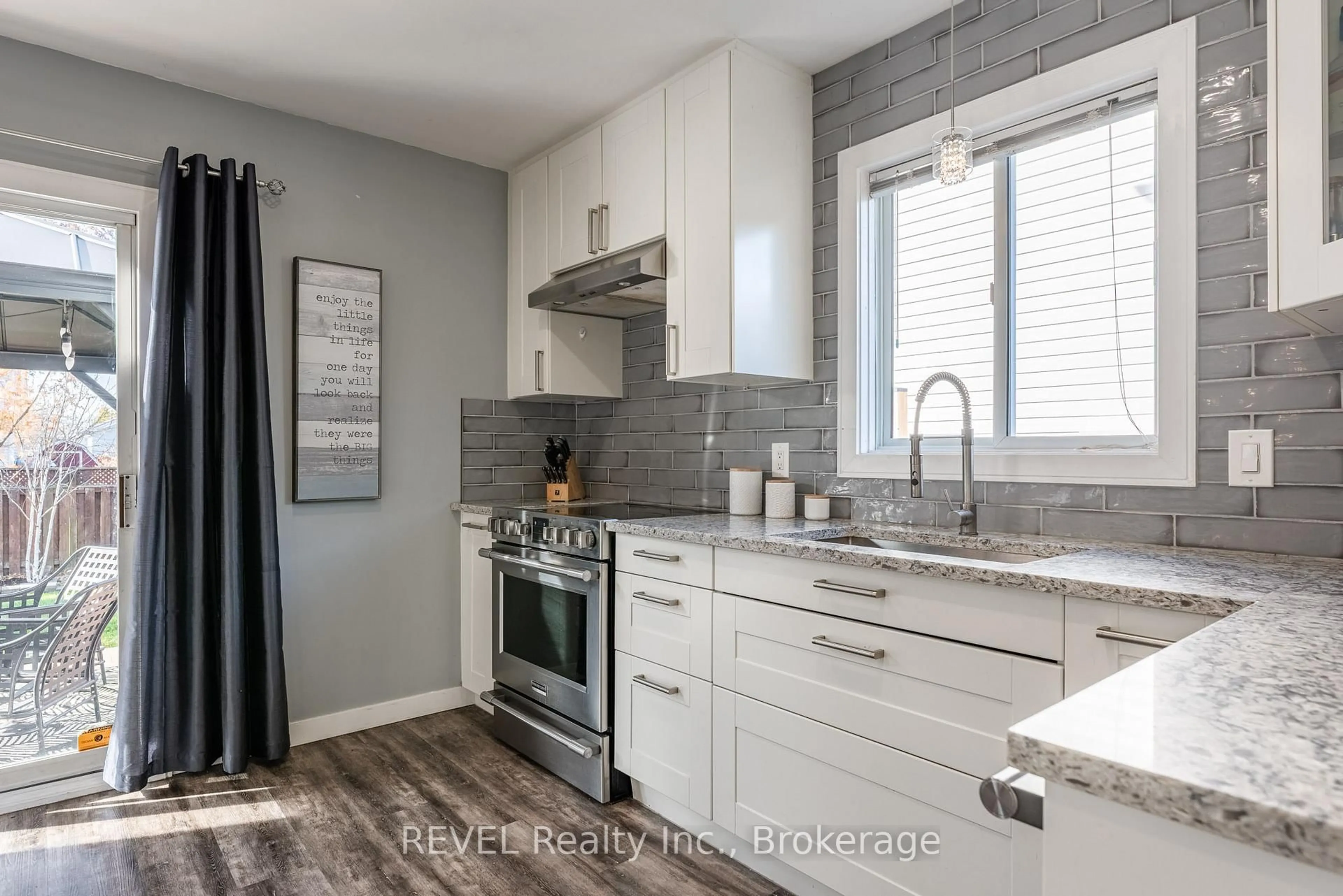 Open concept kitchen, unknown for 259 VANSICKLE Rd, St. Catharines Ontario L2S 2S9