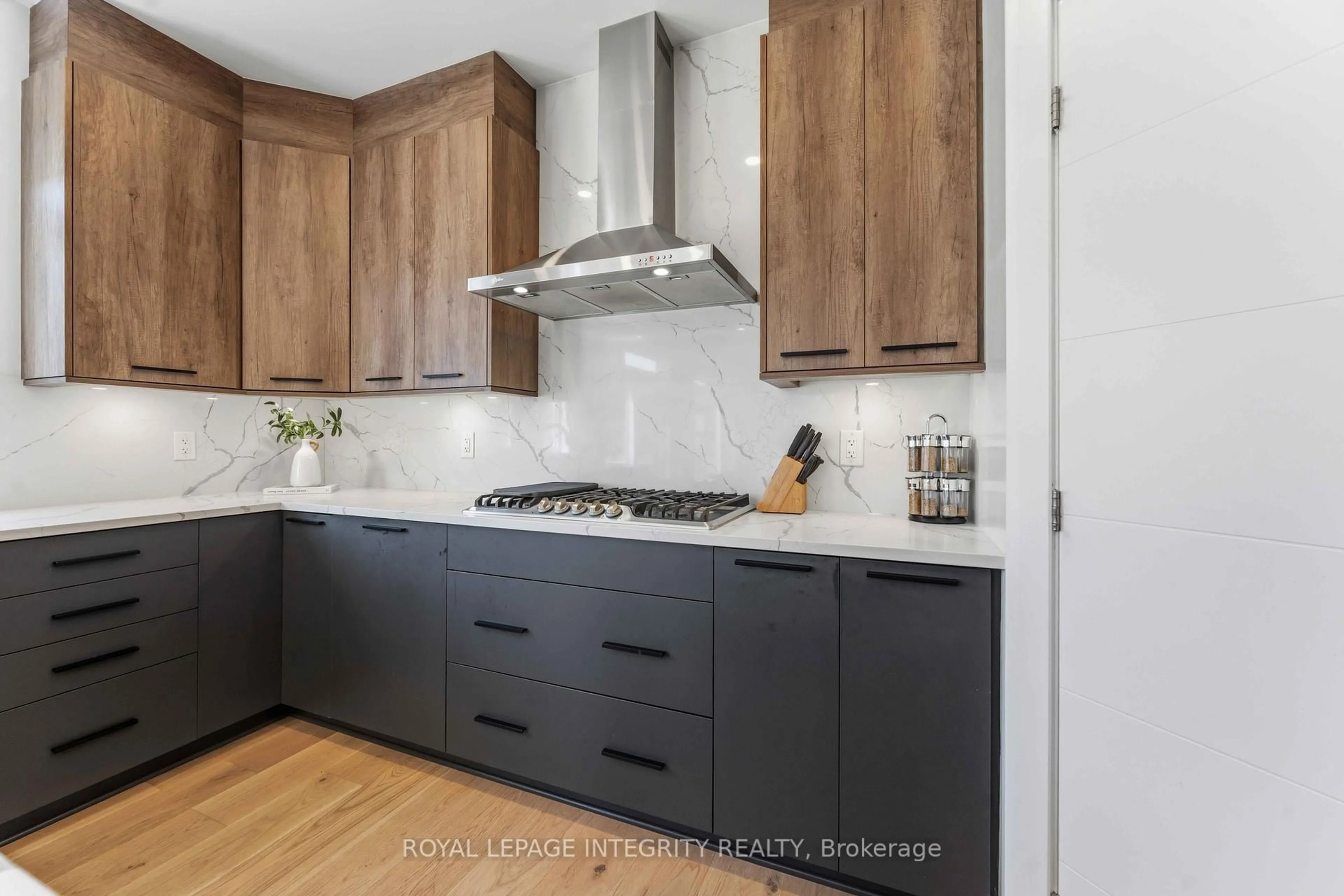 Contemporary kitchen, unknown for 698 Odyssey Way, Ottawa Ontario K1T 0V3