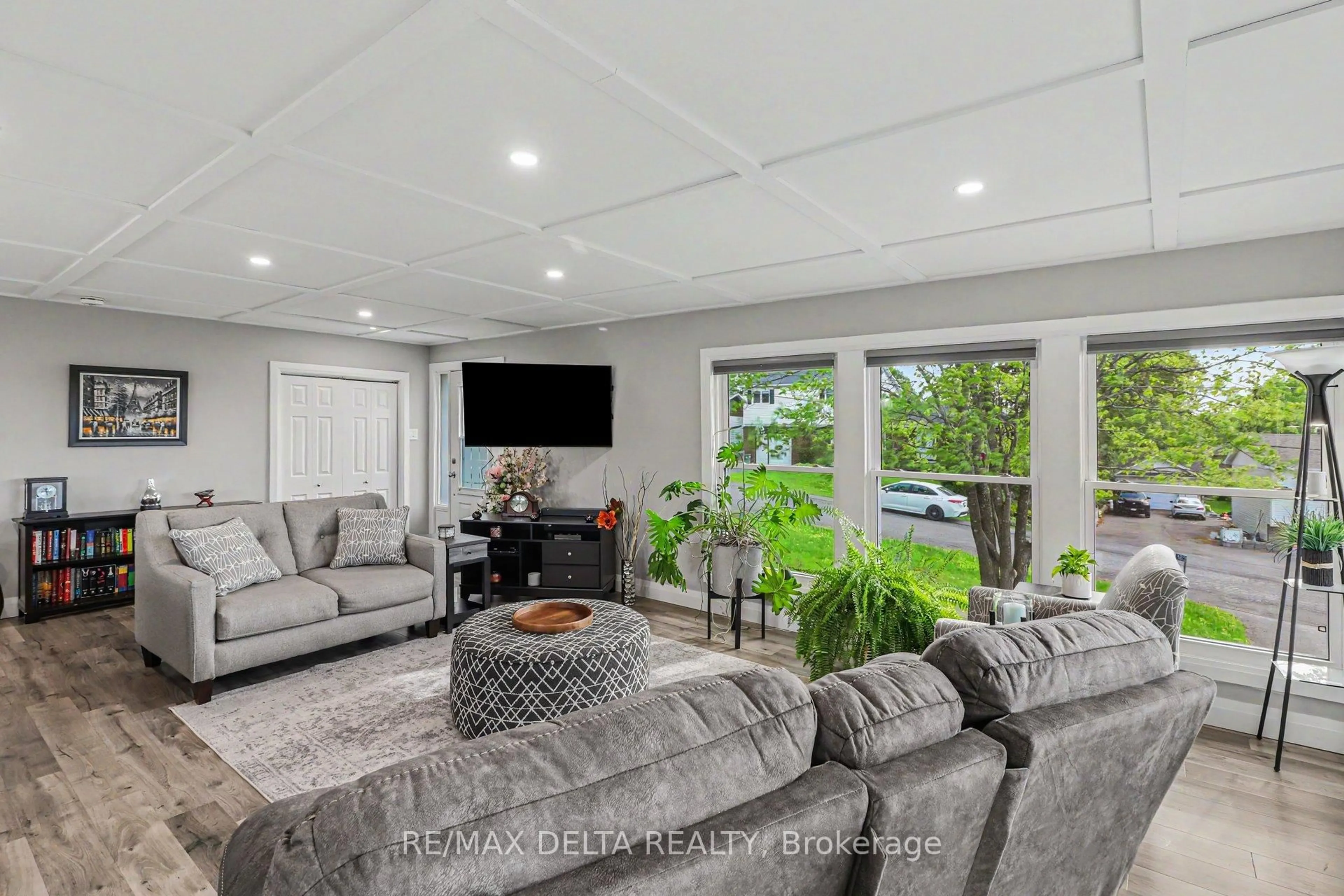 Living room with furniture, unknown for 1363 Gerald St, Ottawa Ontario K4A 3N2