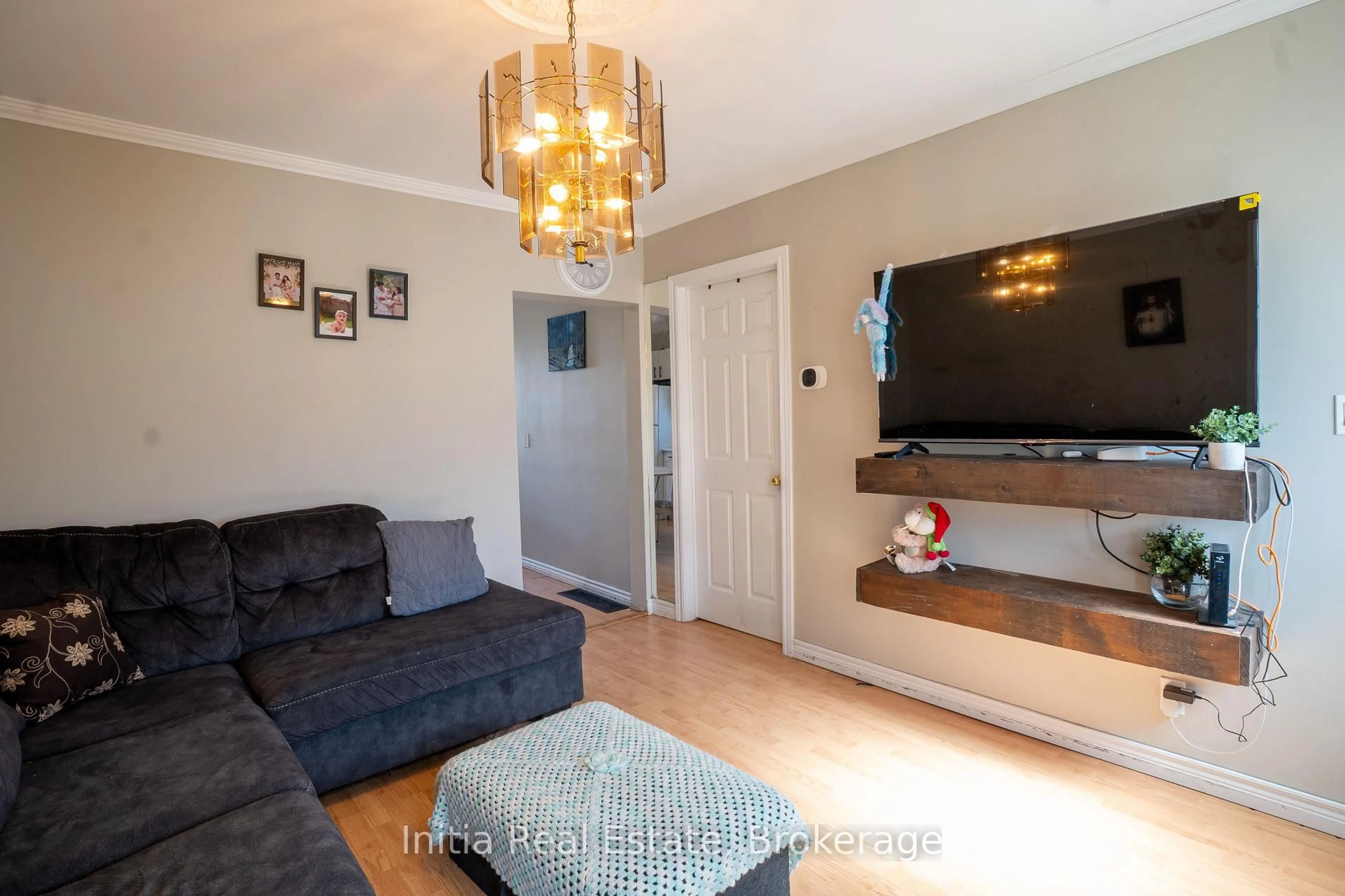 Living room with furniture, wood/laminate floor for 40 Nickel St, Greater Sudbury Ontario P0M 2C0