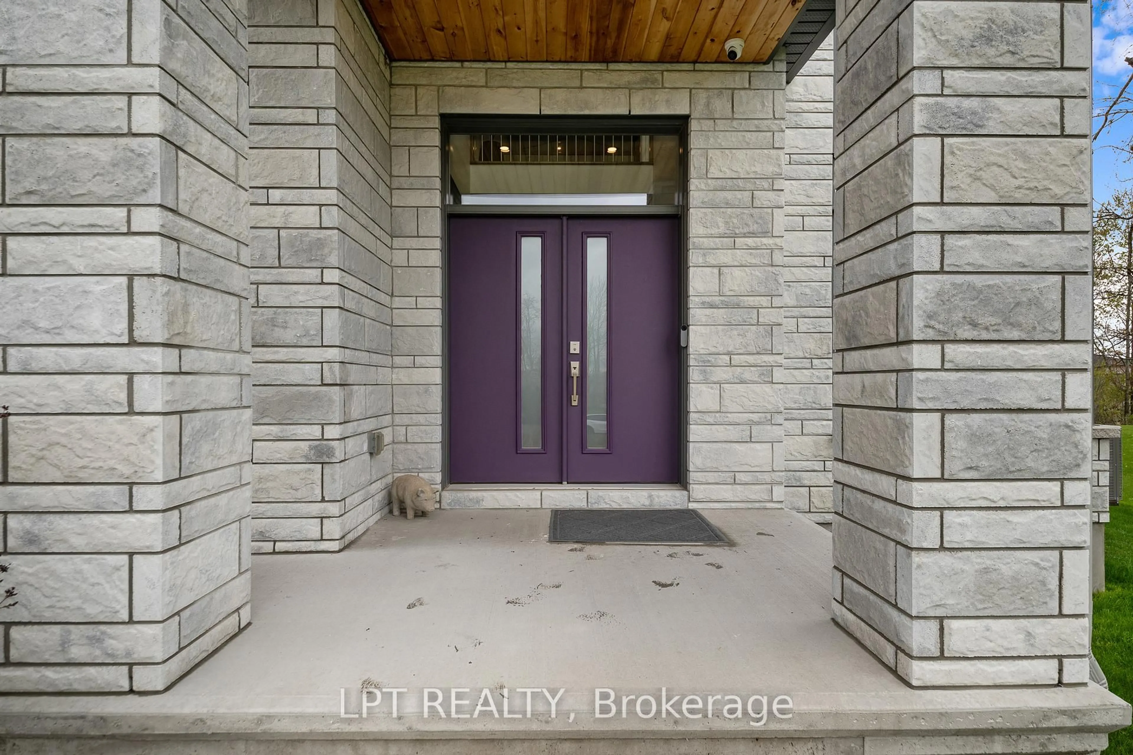 Indoor entryway for 589 Shoreway Dr, Greely Ontario K4P 0G3