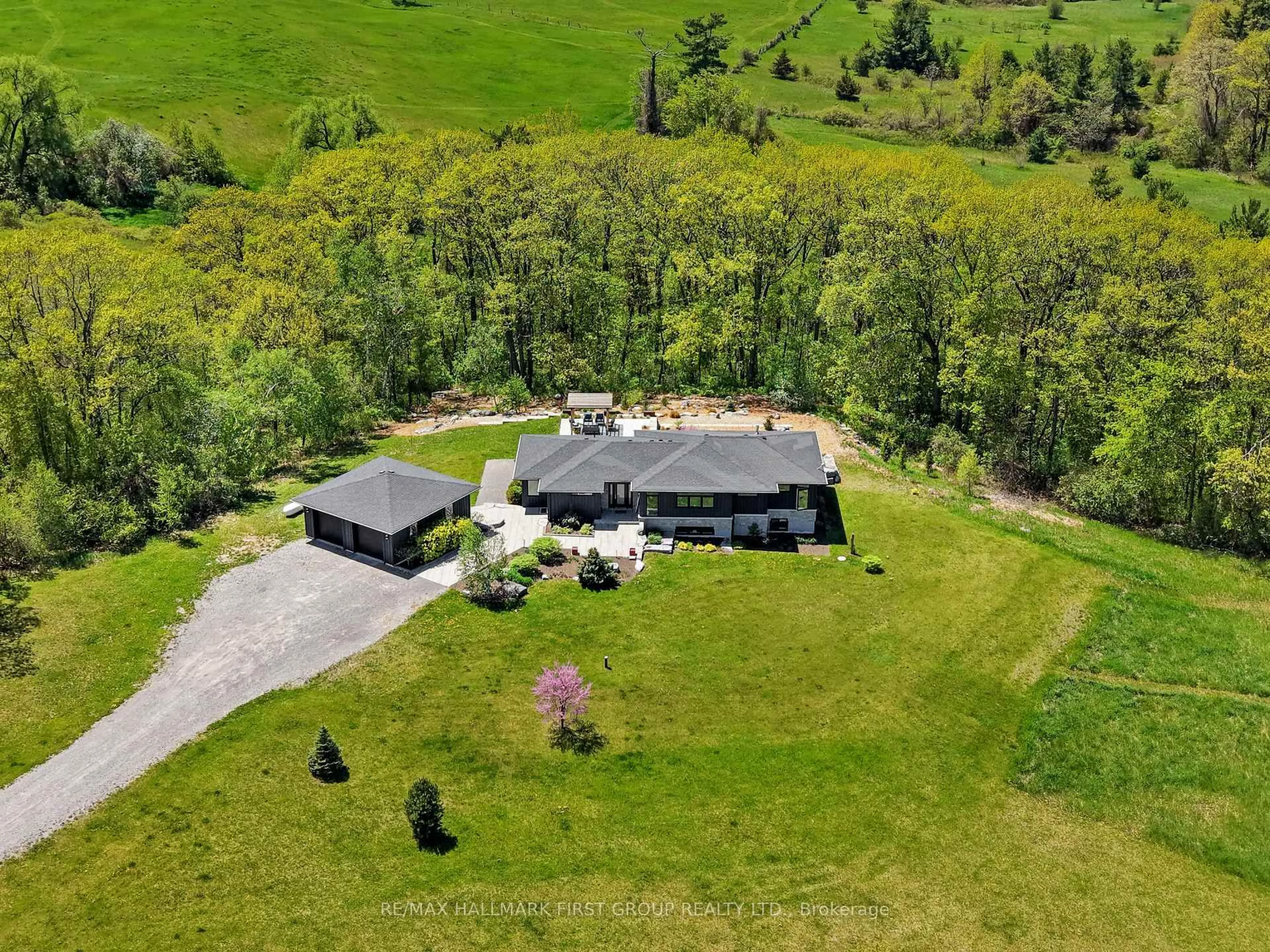 A pic from outside/outdoor area/front of a property/back of a property/a pic from drone, mountain view for 5206 Sully Rd, Hamilton Township Ontario K0K 2E0