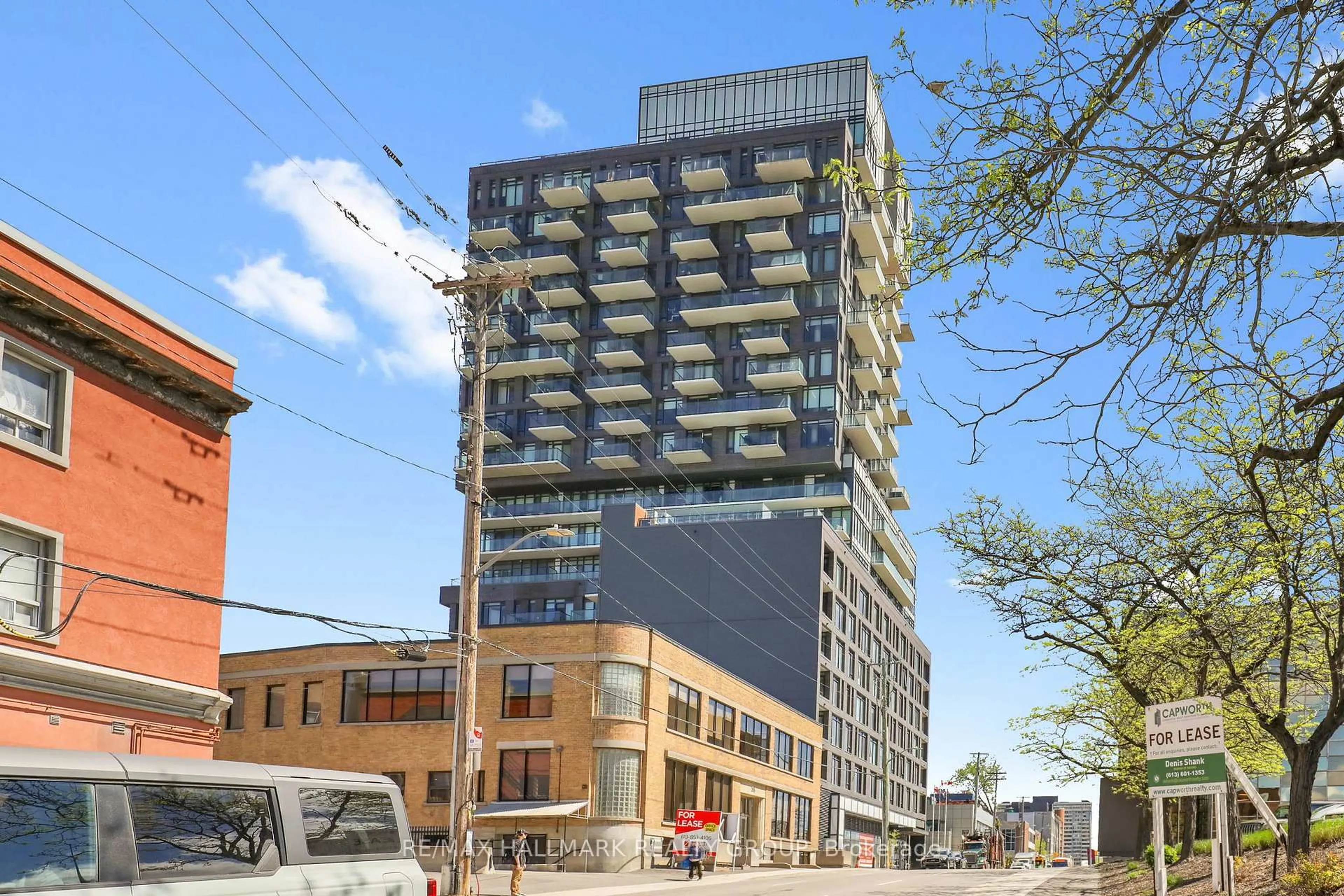 Patio, building for 203 Catherine St #1204, Ottawa Ontario K2P 1J5