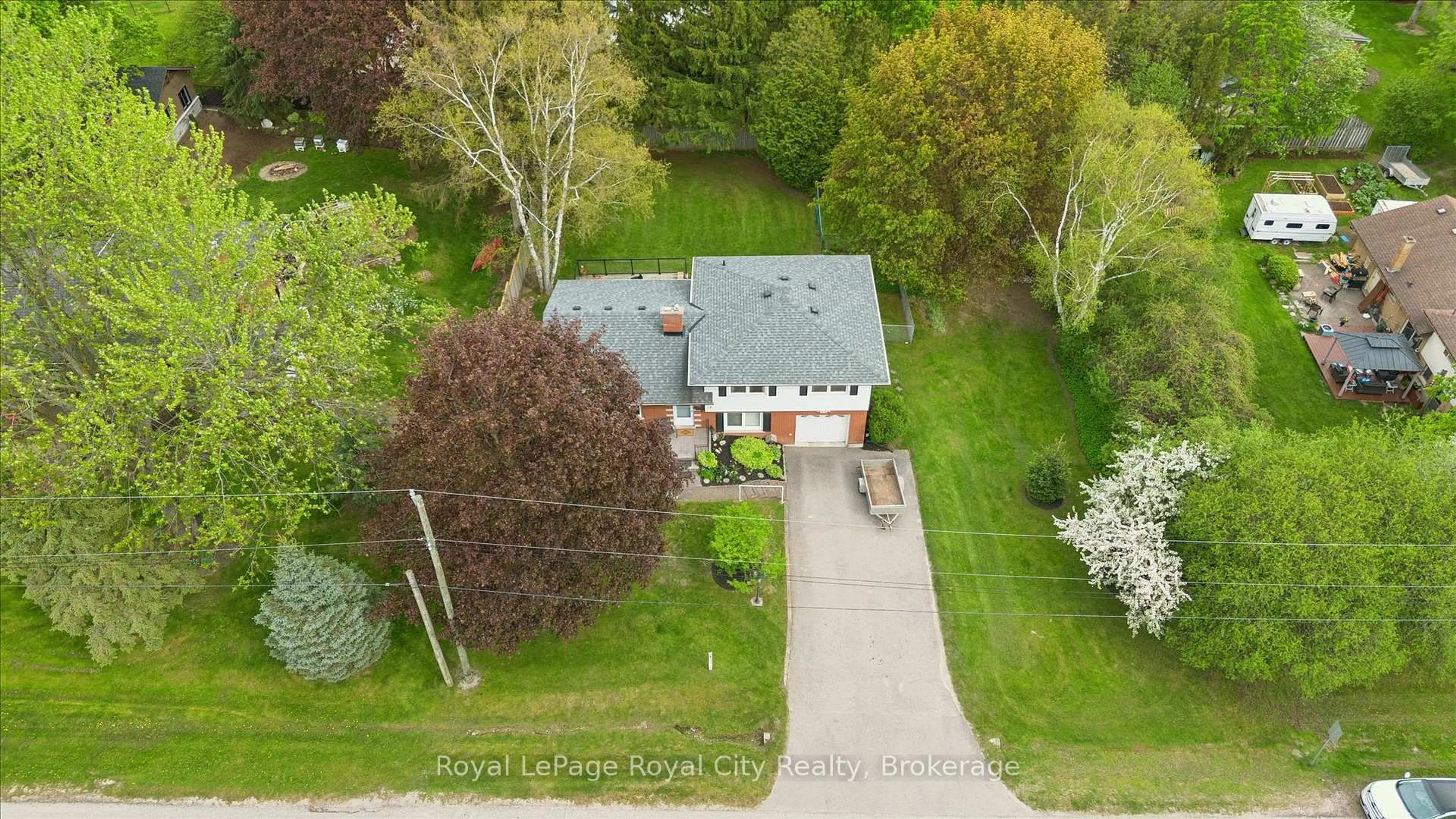 A pic from outside/outdoor area/front of a property/back of a property/a pic from drone, street for 12 Hamilton Dr, Guelph/Eramosa Ontario N1E 0N9