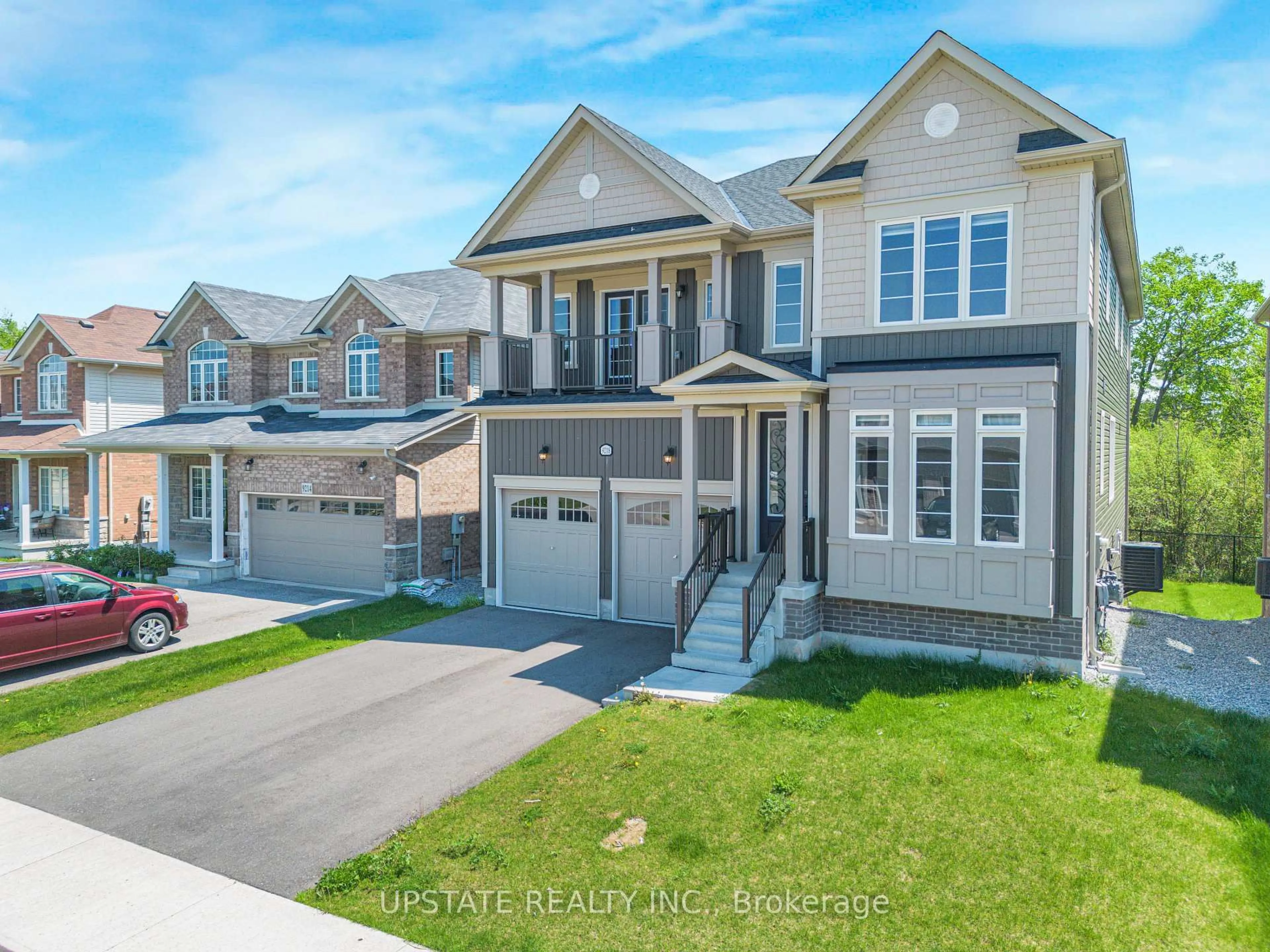 A pic from outside/outdoor area/front of a property/back of a property/a pic from drone, street for 9218 White Oak Ave, Niagara Falls Ontario L2G 0E9