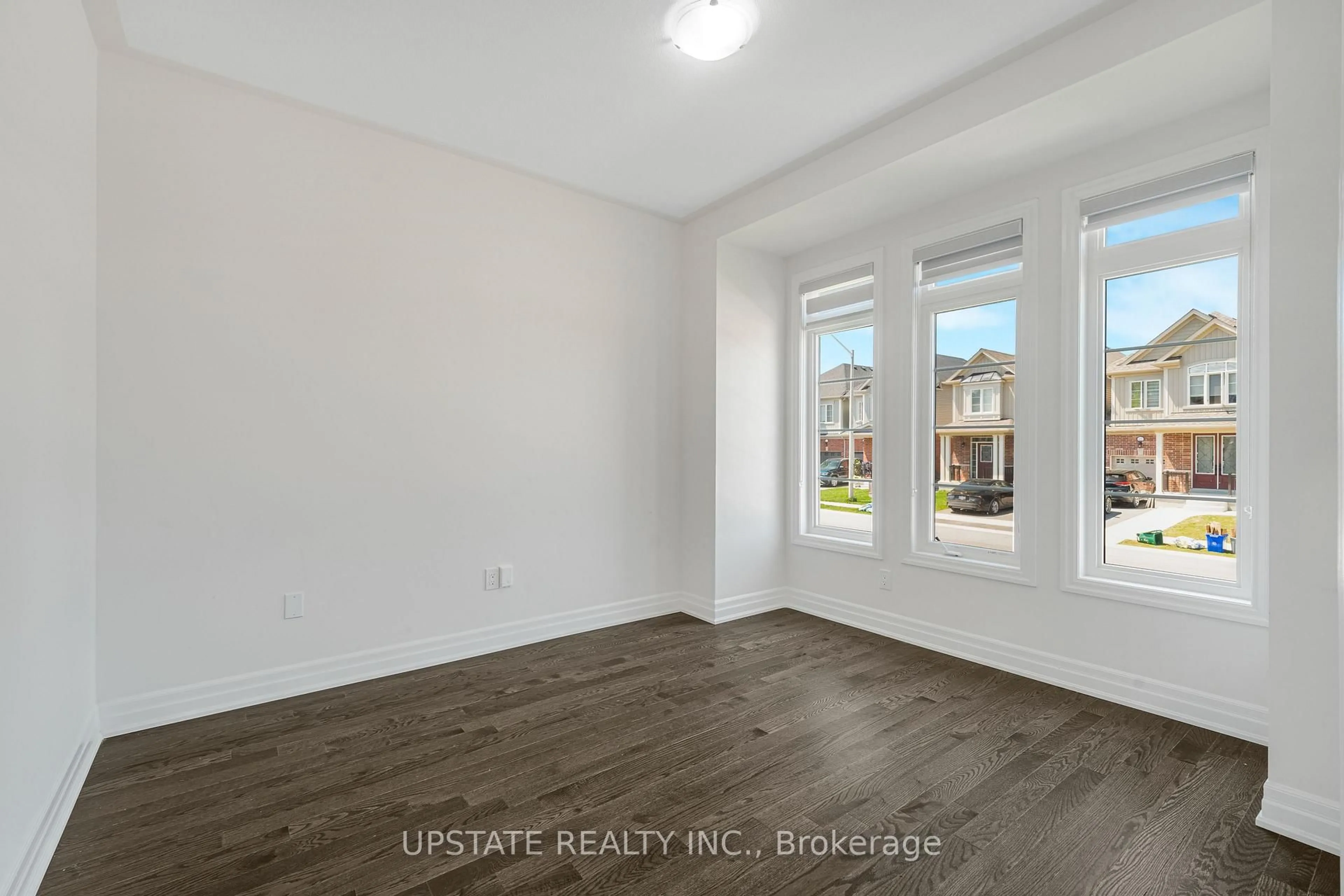 A pic of a room for 9218 White Oak Ave, Niagara Falls Ontario L2G 0E9