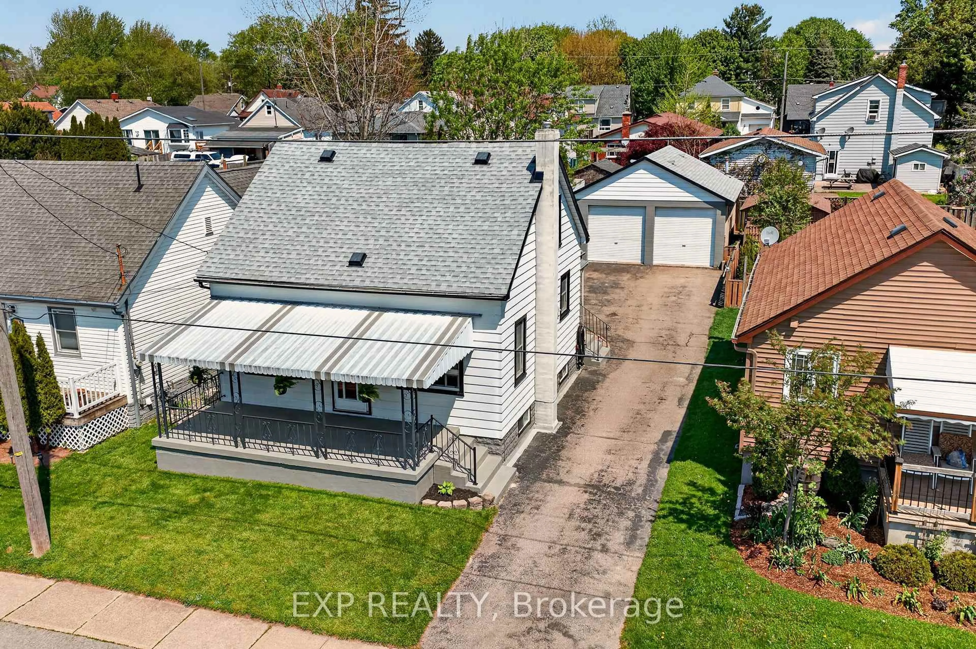 A pic from outside/outdoor area/front of a property/back of a property/a pic from drone, street for 6441 Monroe St, Niagara Falls Ontario L2G 2G9