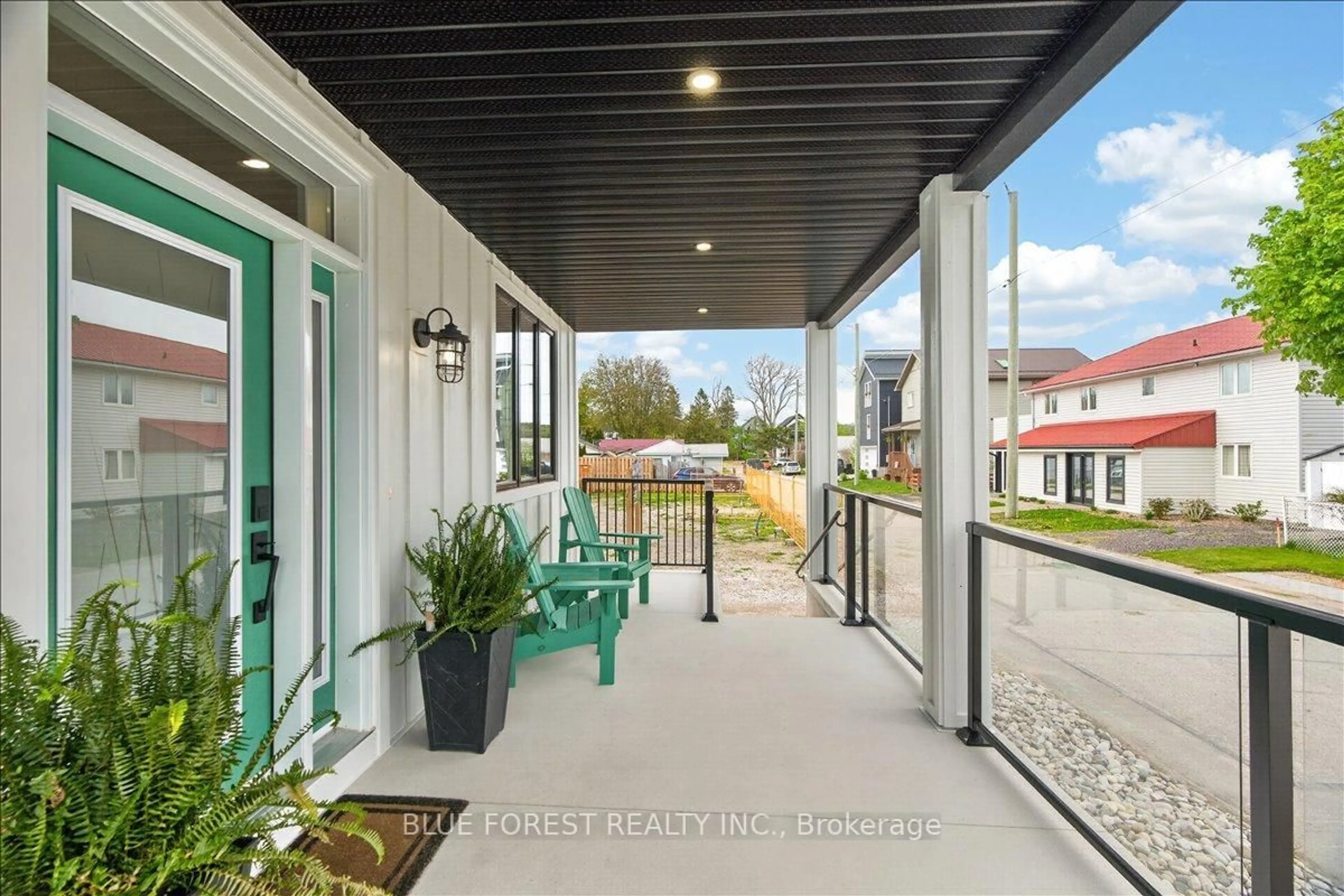 Patio, street for 152 MAUD St, Central Elgin Ontario N5L 1C8