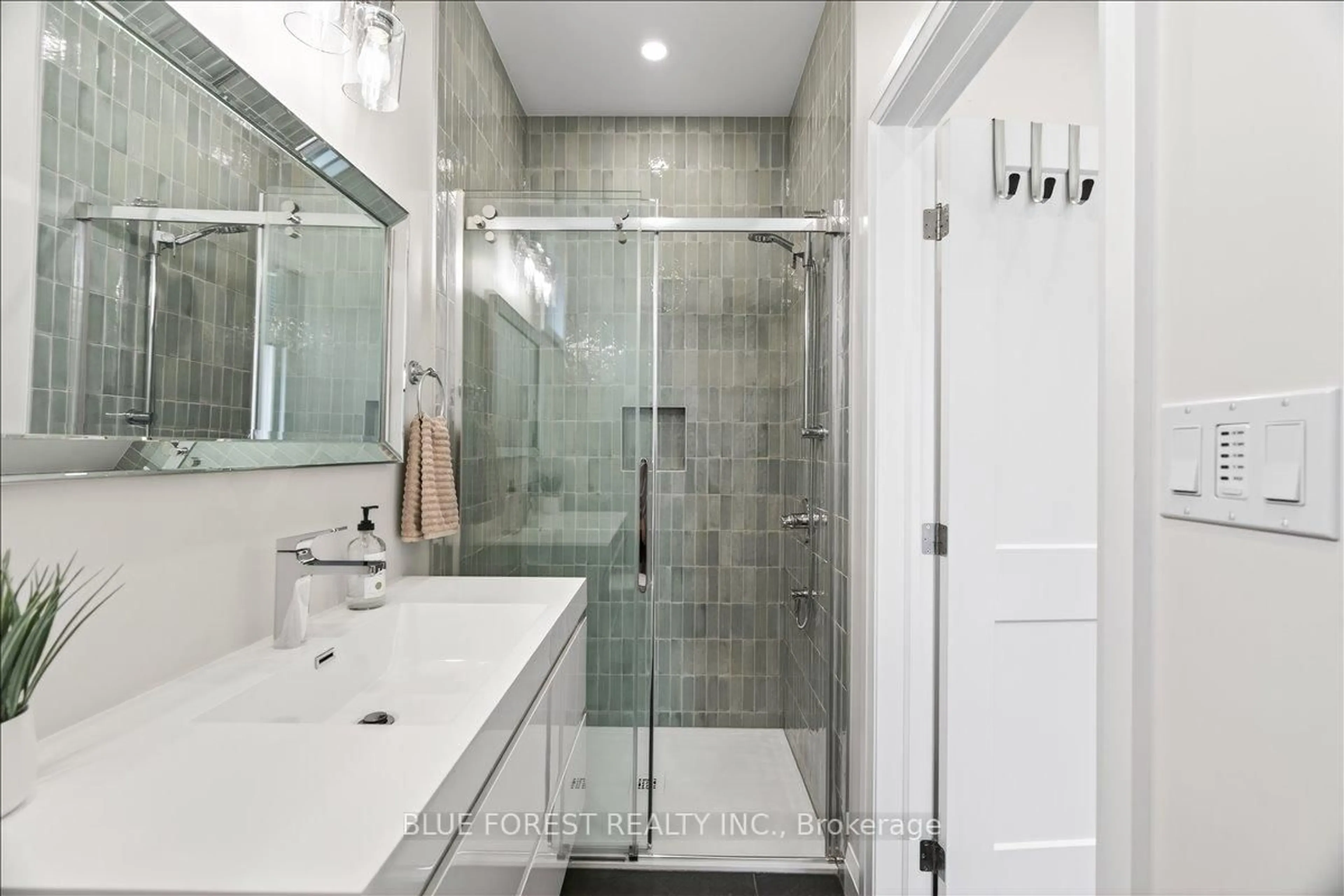 Contemporary bathroom, ceramic/tile floor for 152 MAUD St, Central Elgin Ontario N5L 1C8