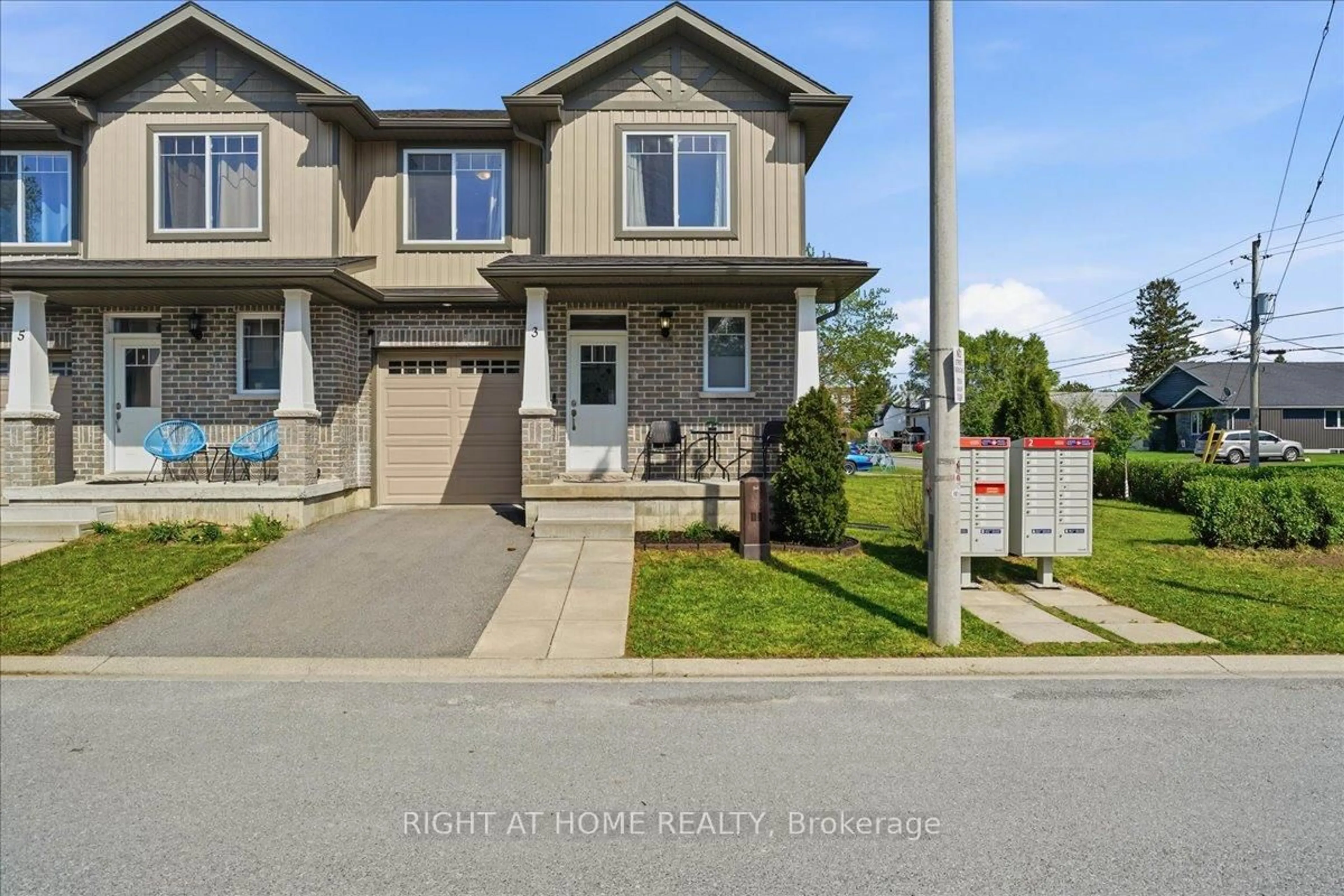 Home with vinyl exterior material, street for 3 Nottingham Crt, Quinte West Ontario K8V 0E7