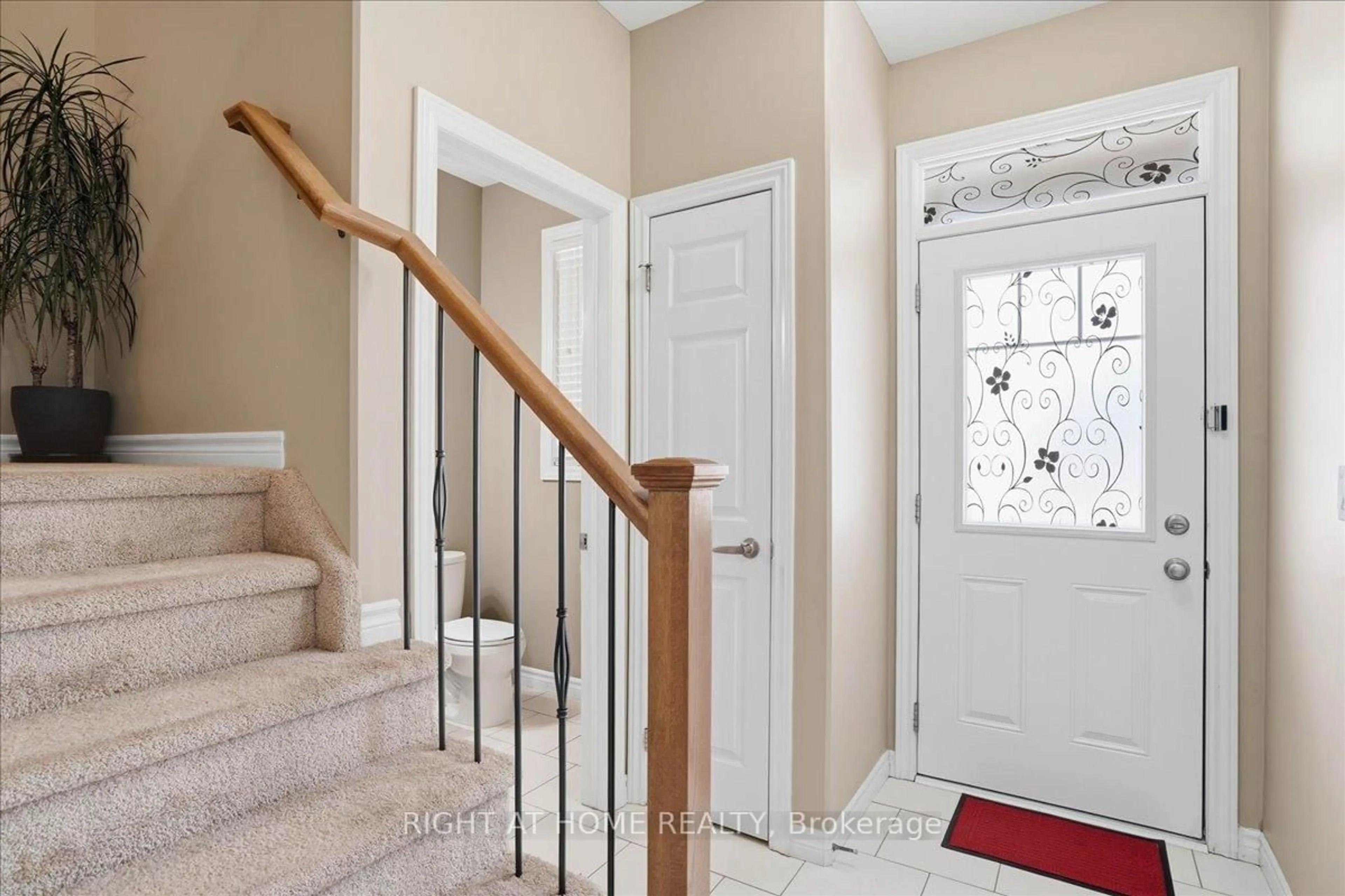 Indoor entryway for 3 Nottingham Crt, Quinte West Ontario K8V 0E7