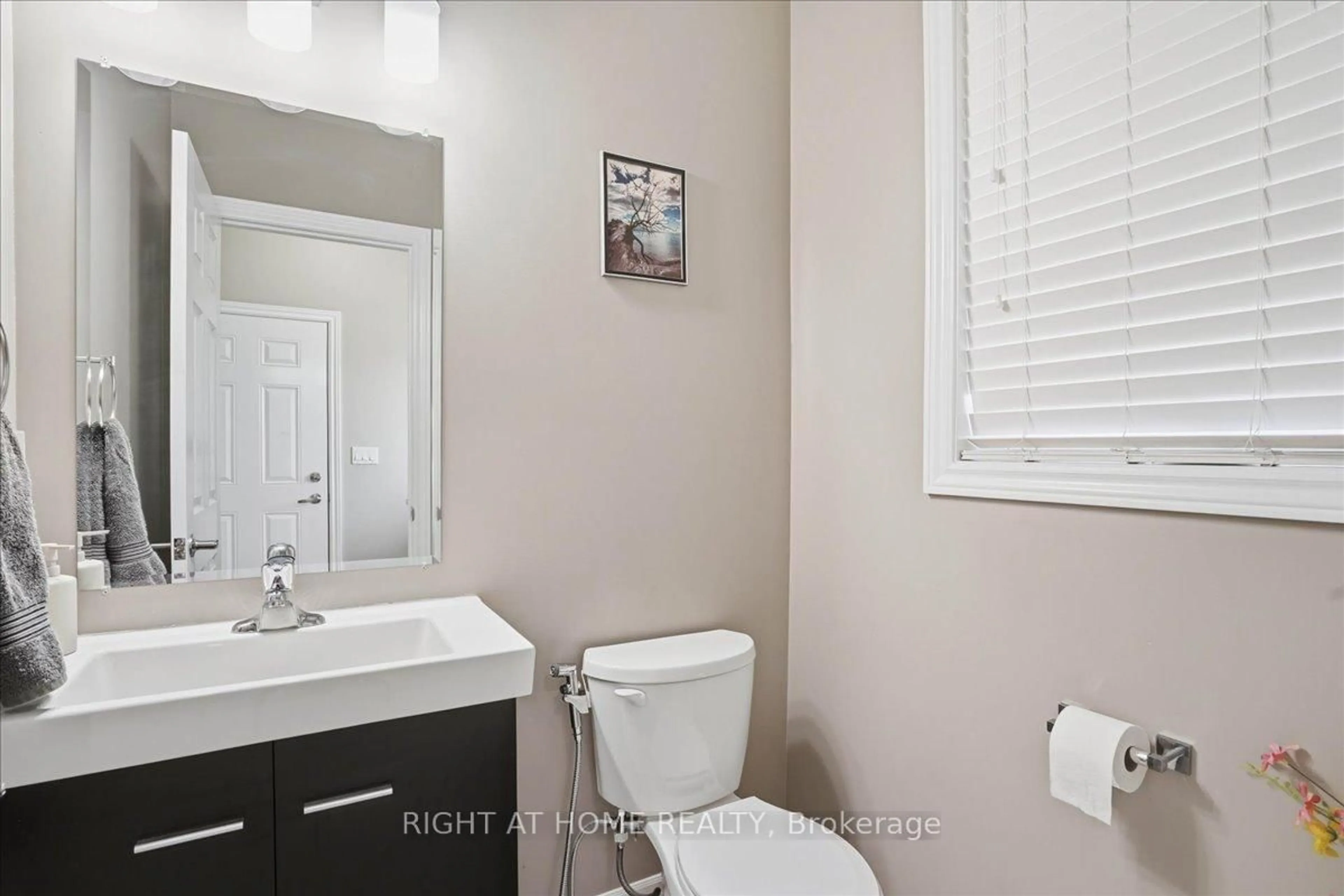 Standard bathroom, unknown for 3 Nottingham Crt, Quinte West Ontario K8V 0E7