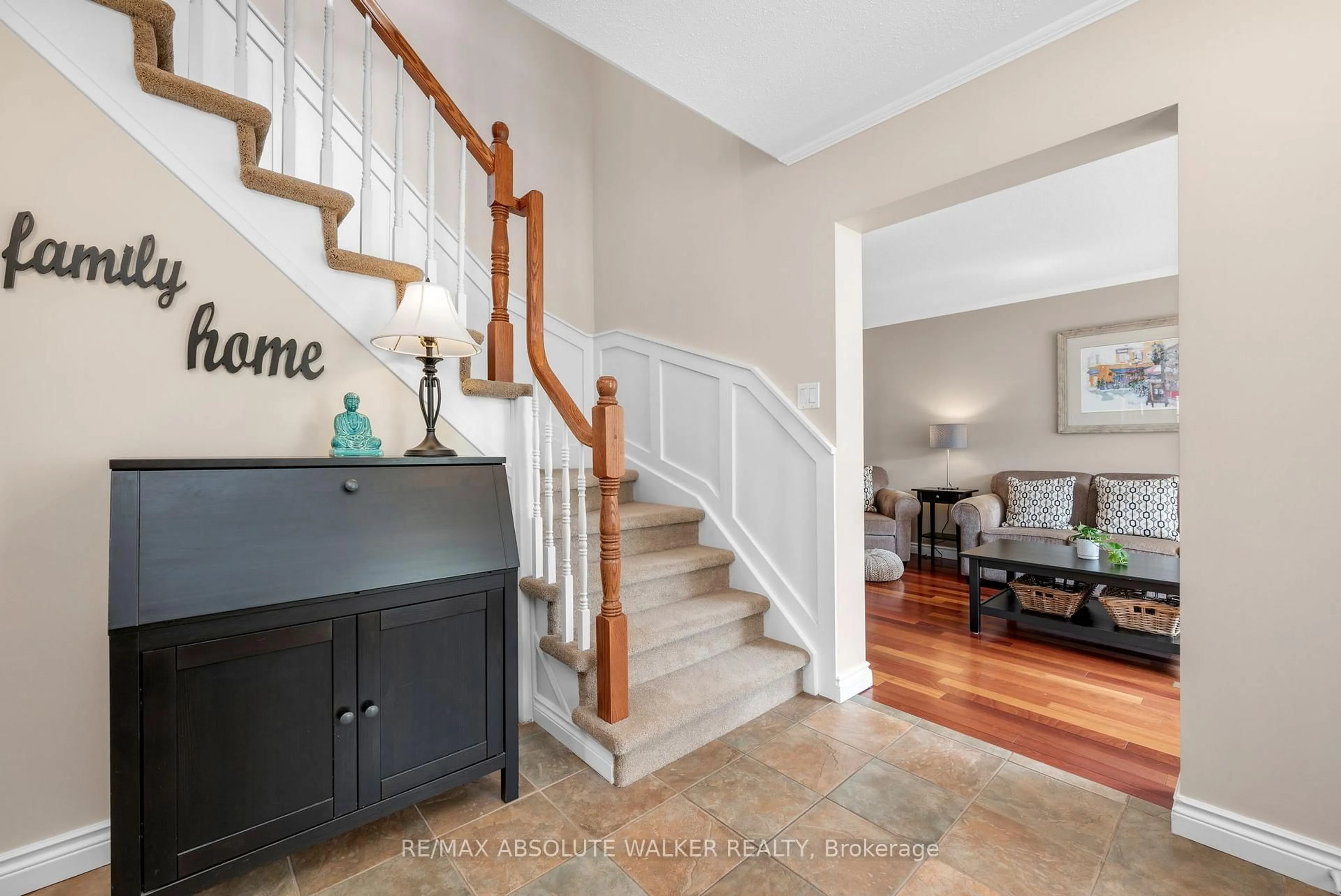 Indoor entryway for 621 Arc-En-Ciel St, Ottawa Ontario K4A 3H9