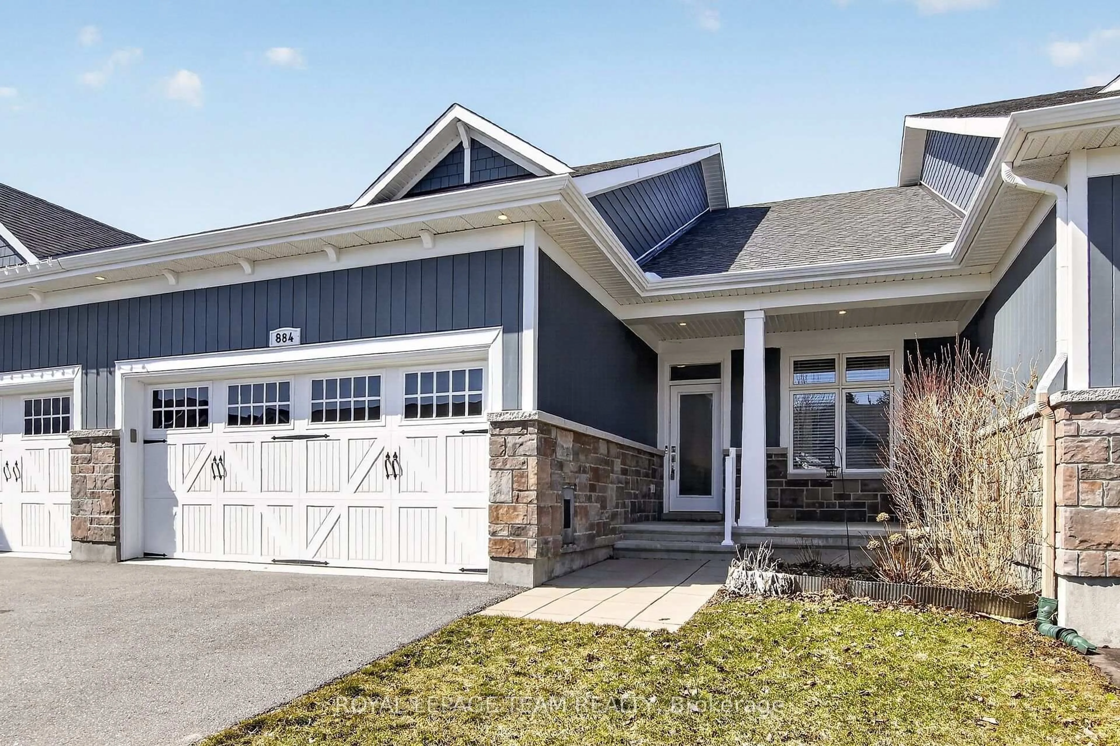 Home with vinyl exterior material, street for 884 Artemis Circ, Manotick Ontario K4M 0H7