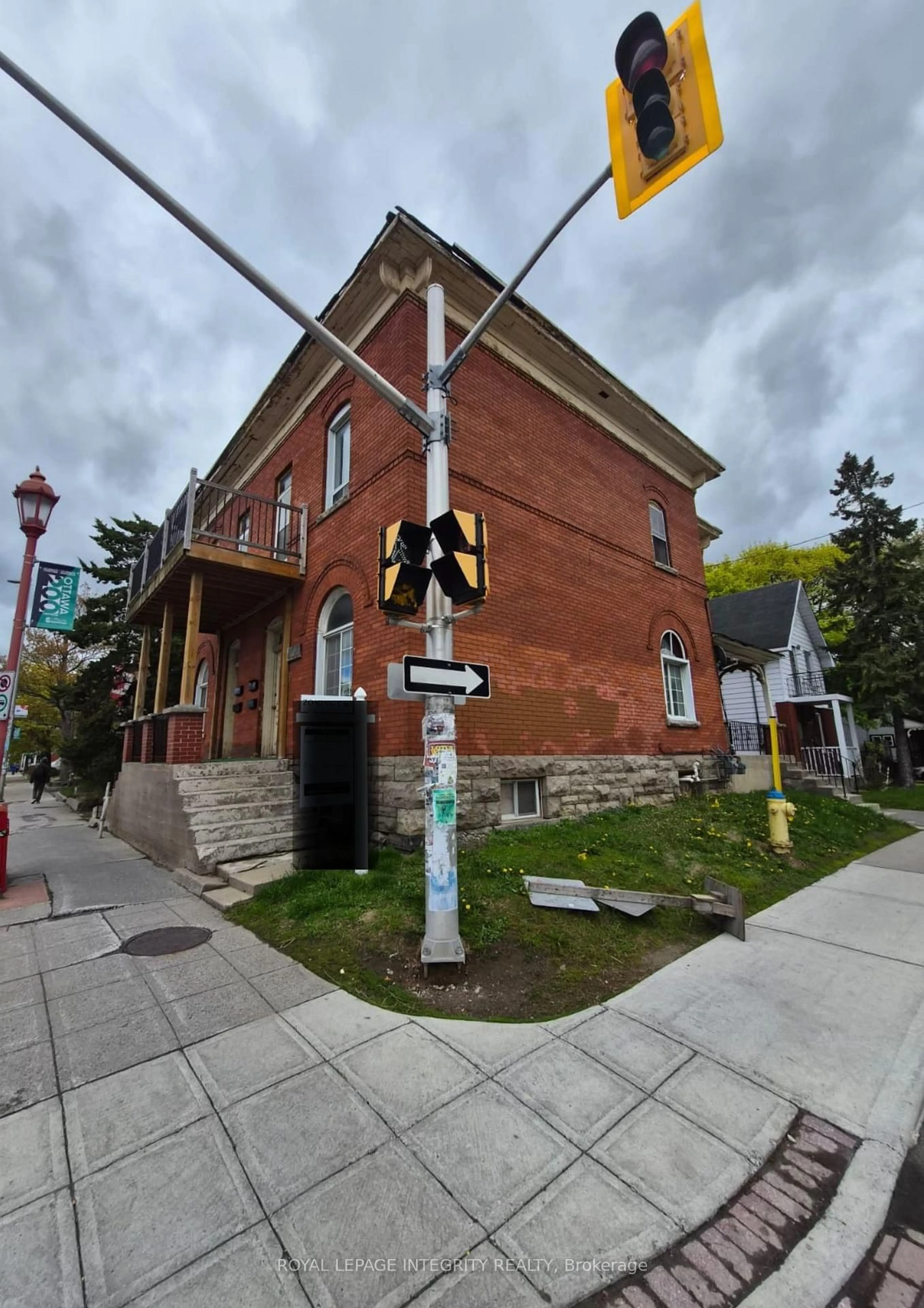 Unknown for 604-606 Somerset St, Ottawa Ontario K1R 5K2
