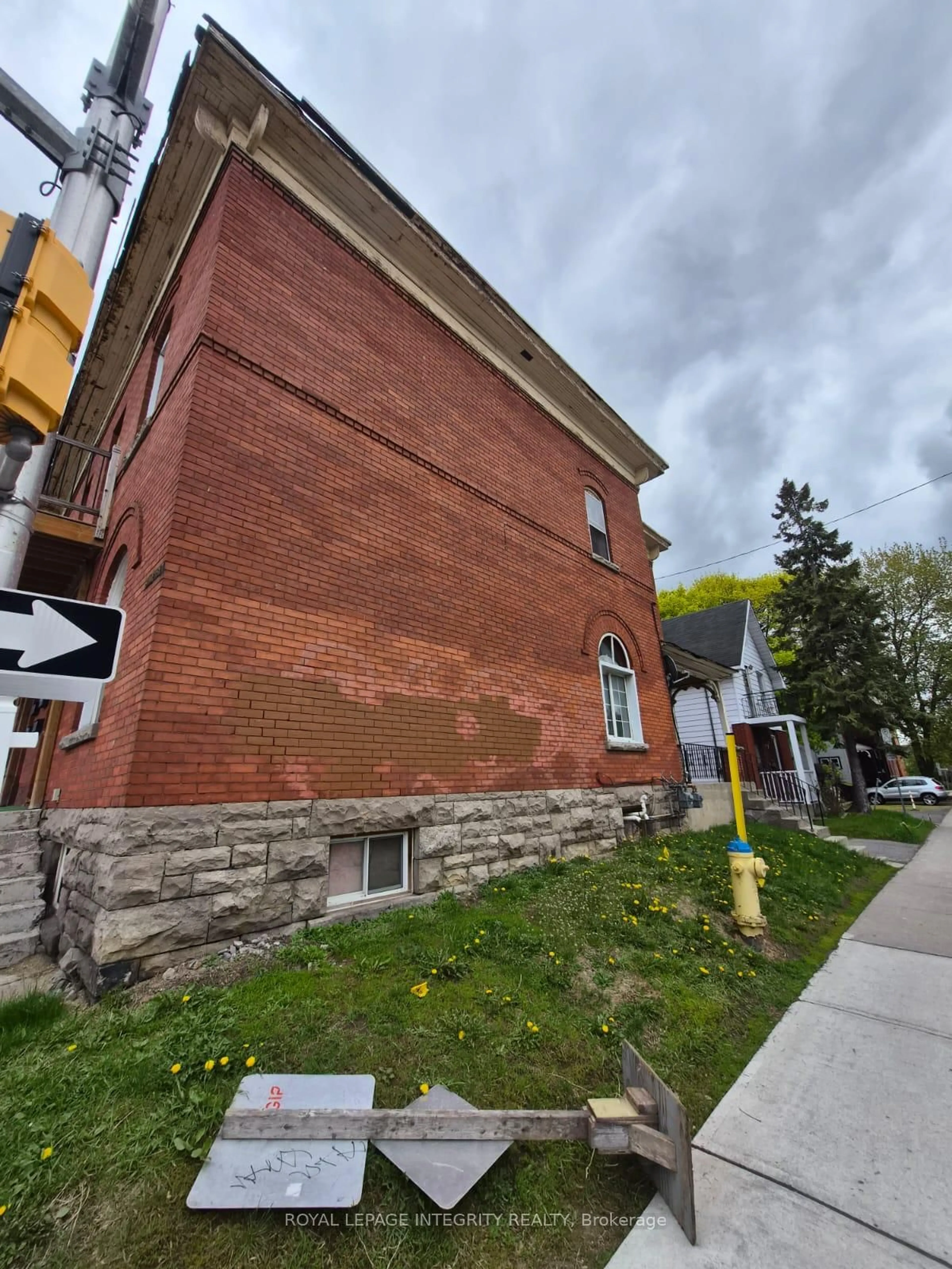 Home with brick exterior material, building for 604-606 Somerset St, Ottawa Ontario K1R 5K2