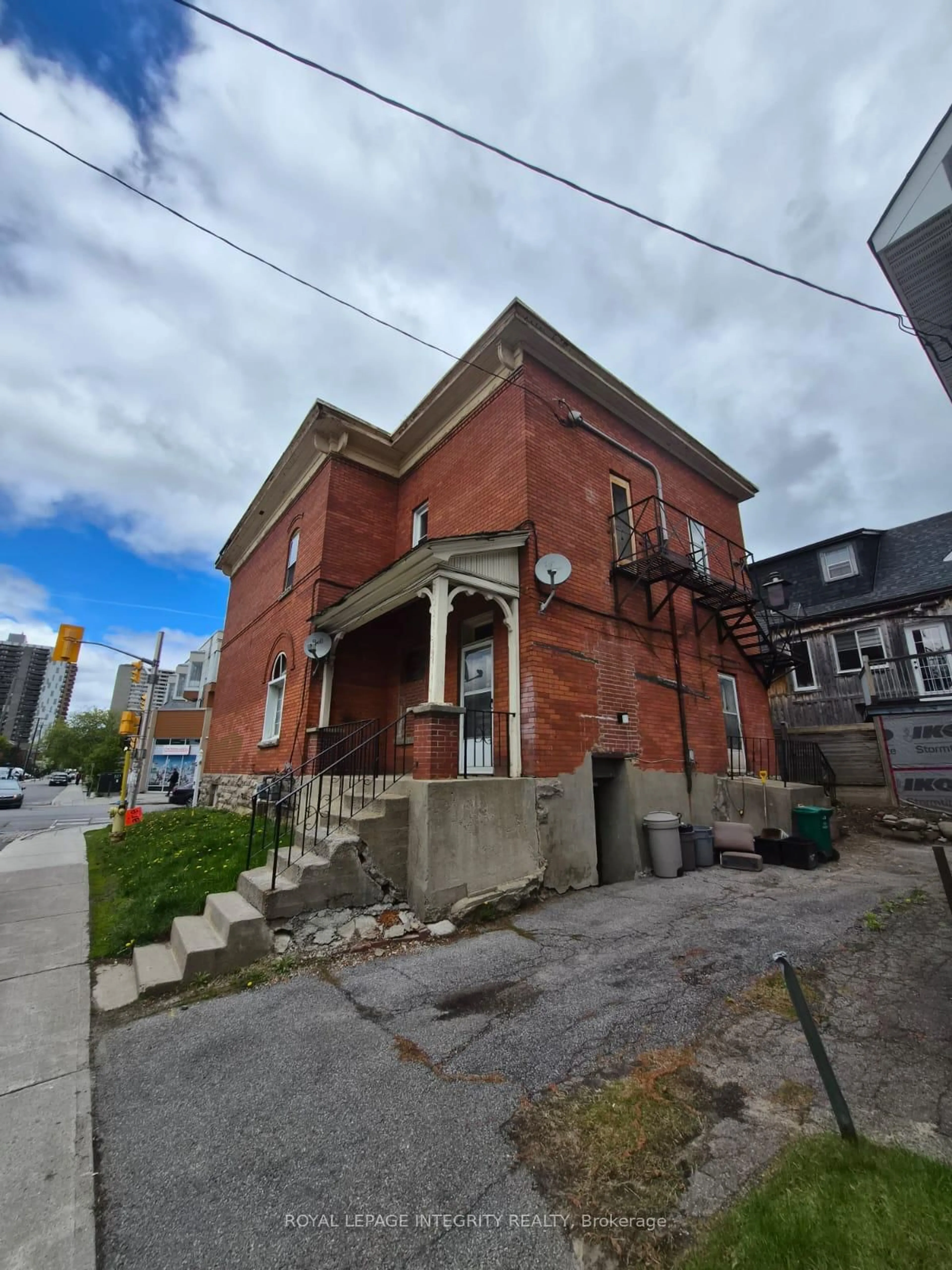 Unknown for 604-606 Somerset St, Ottawa Ontario K1R 5K2
