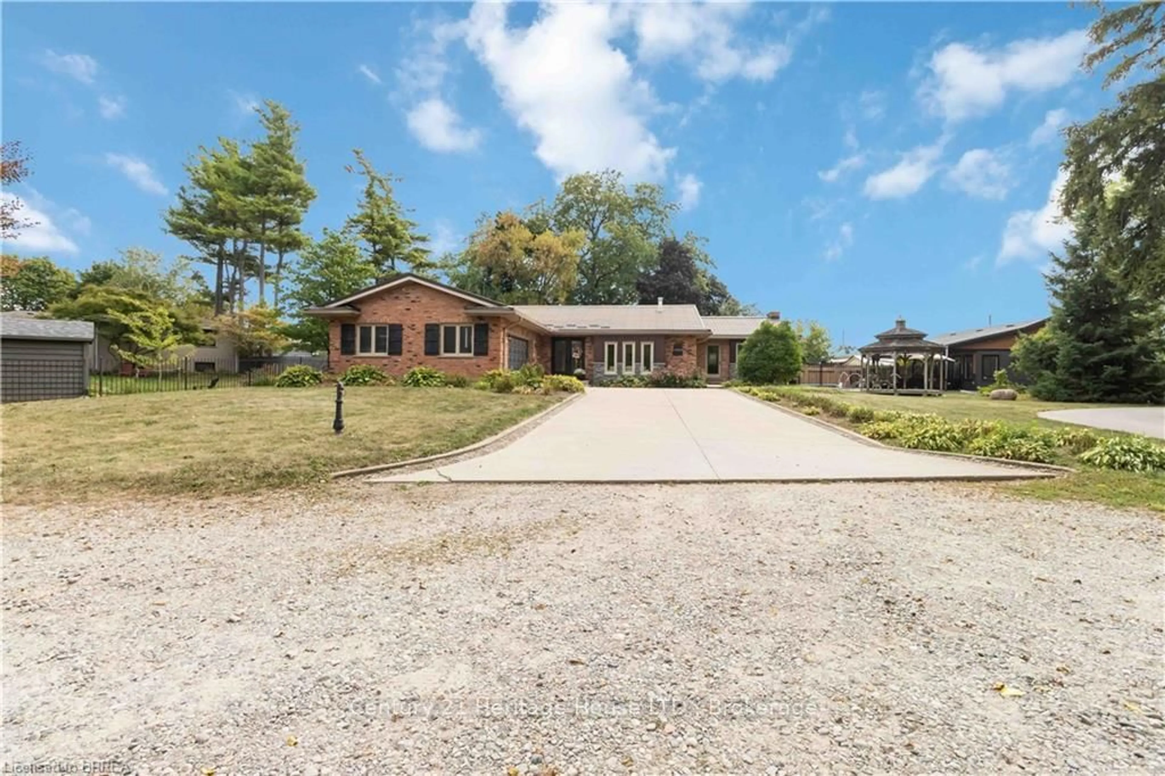 A pic from outside/outdoor area/front of a property/back of a property/a pic from drone, street for 232 Paris Rd, Brantford Ontario N3R 1J4