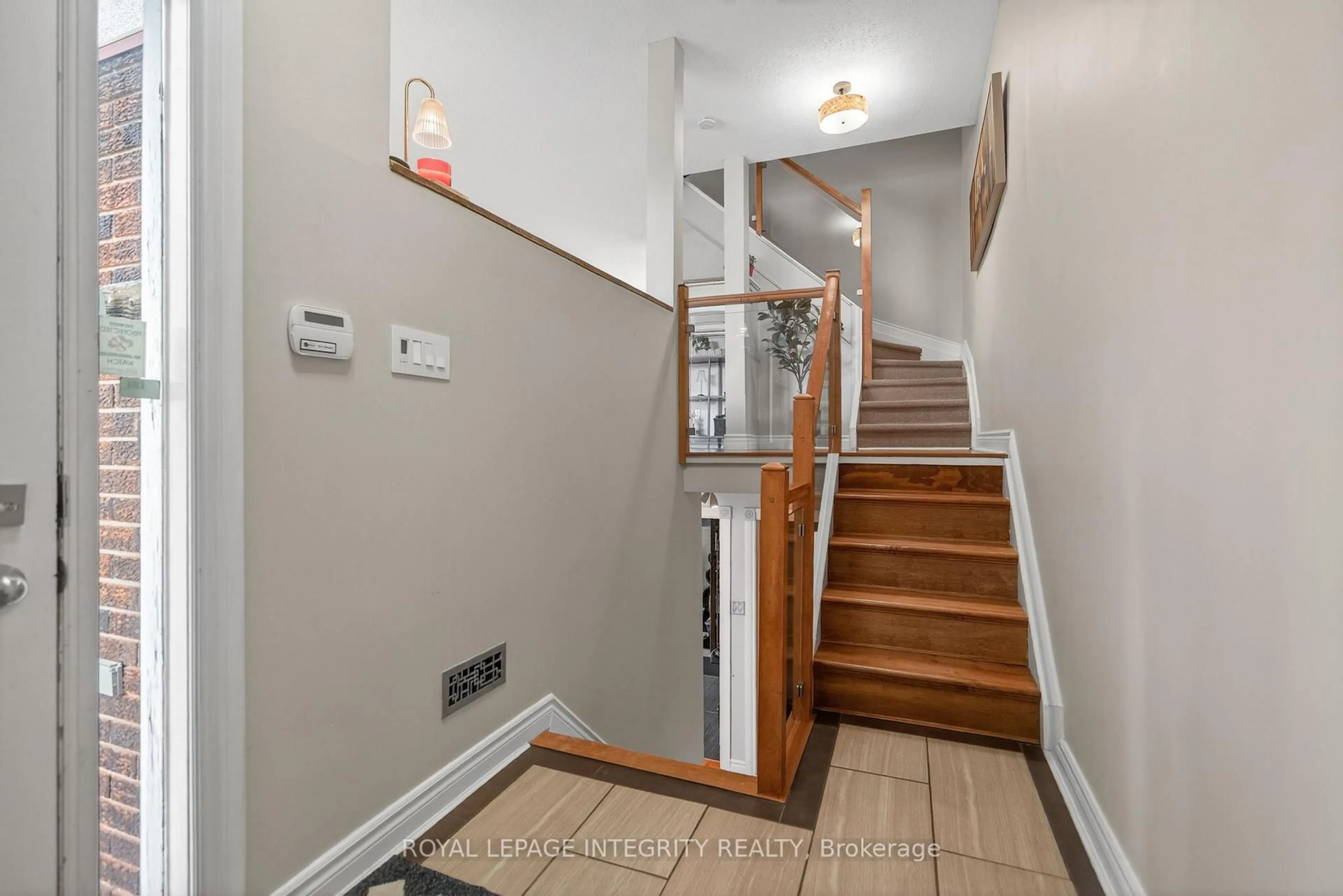 Unknown for 24 Westcliffe Rd, Ottawa Ontario K2H 7X4