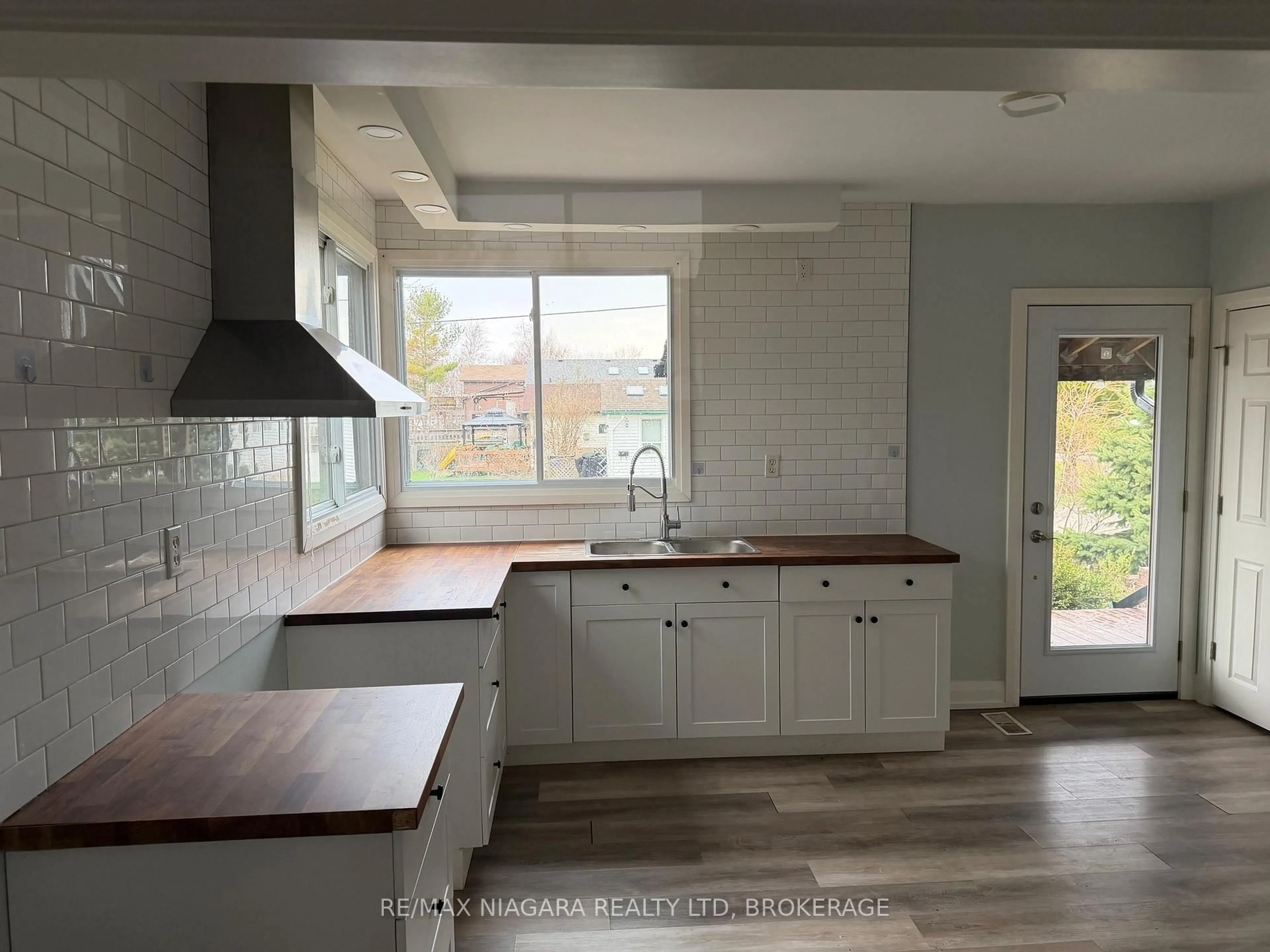 Open concept kitchen, unknown for 43 Marlatts Rd, Thorold Ontario L2V 1N5