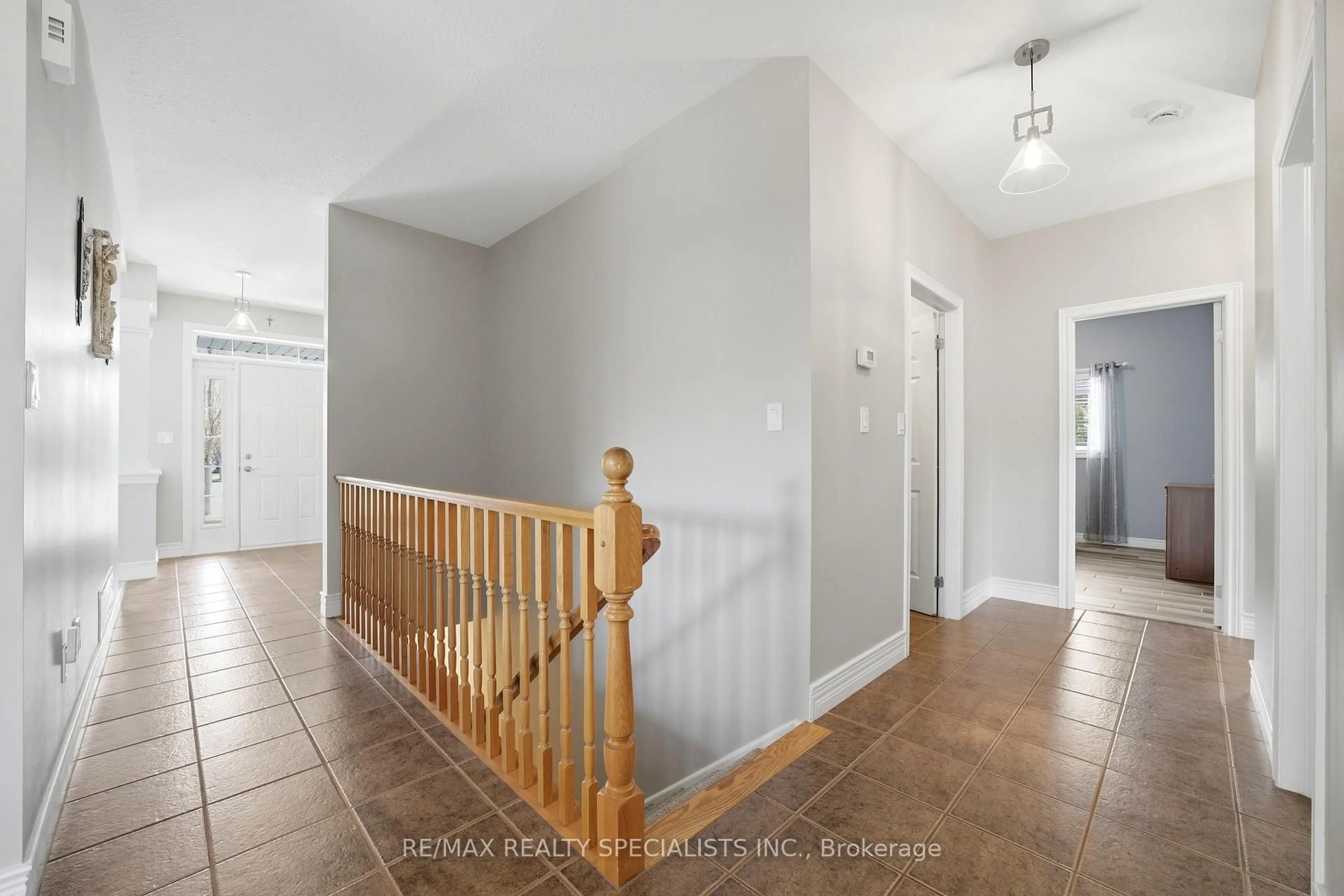 Indoor entryway for 137 WHEELER Crt, Guelph/Eramosa Ontario N0B 2K0