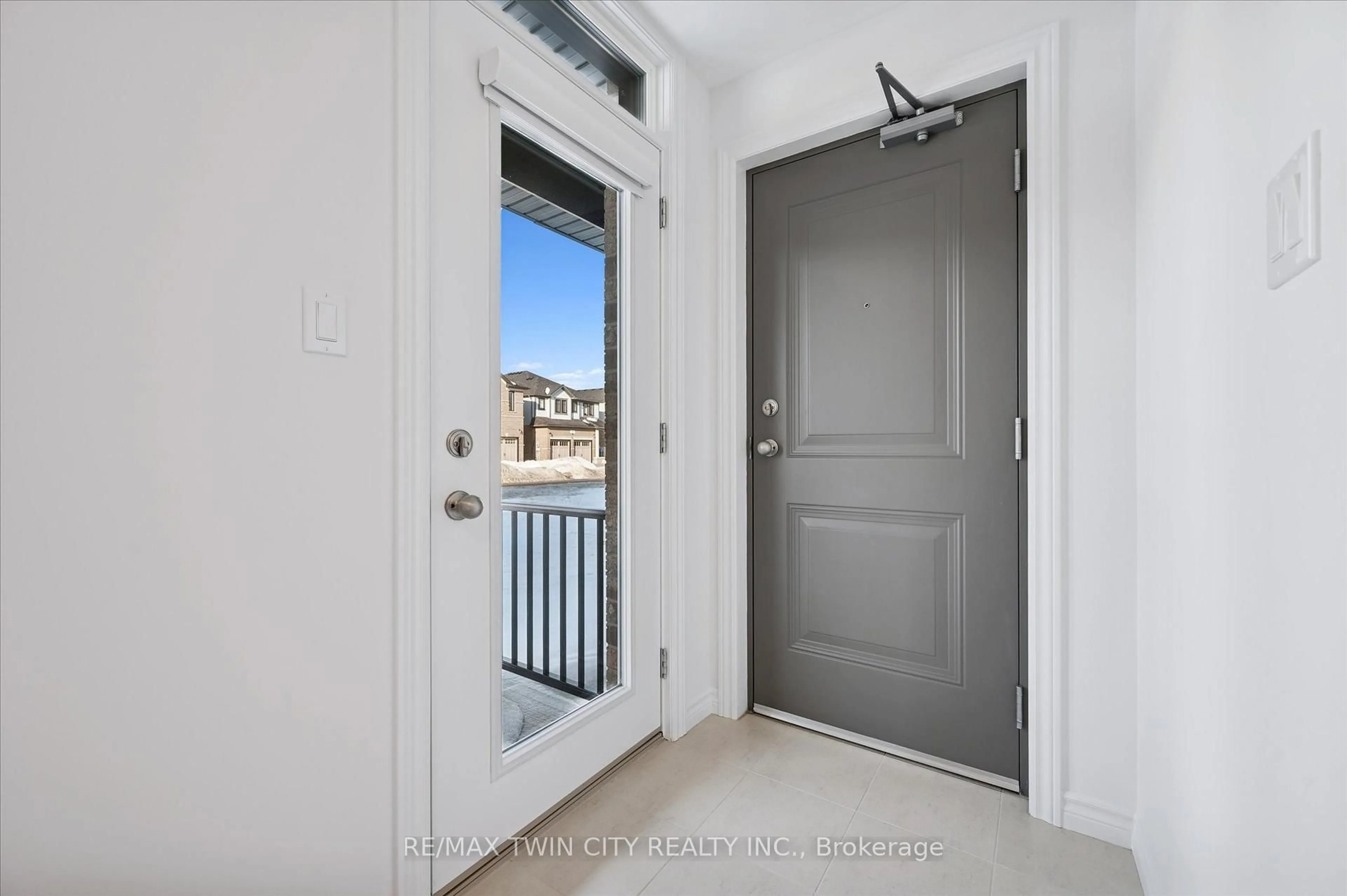 Indoor entryway for 51 Lomond Lane, Kitchener Ontario N2R 0T6
