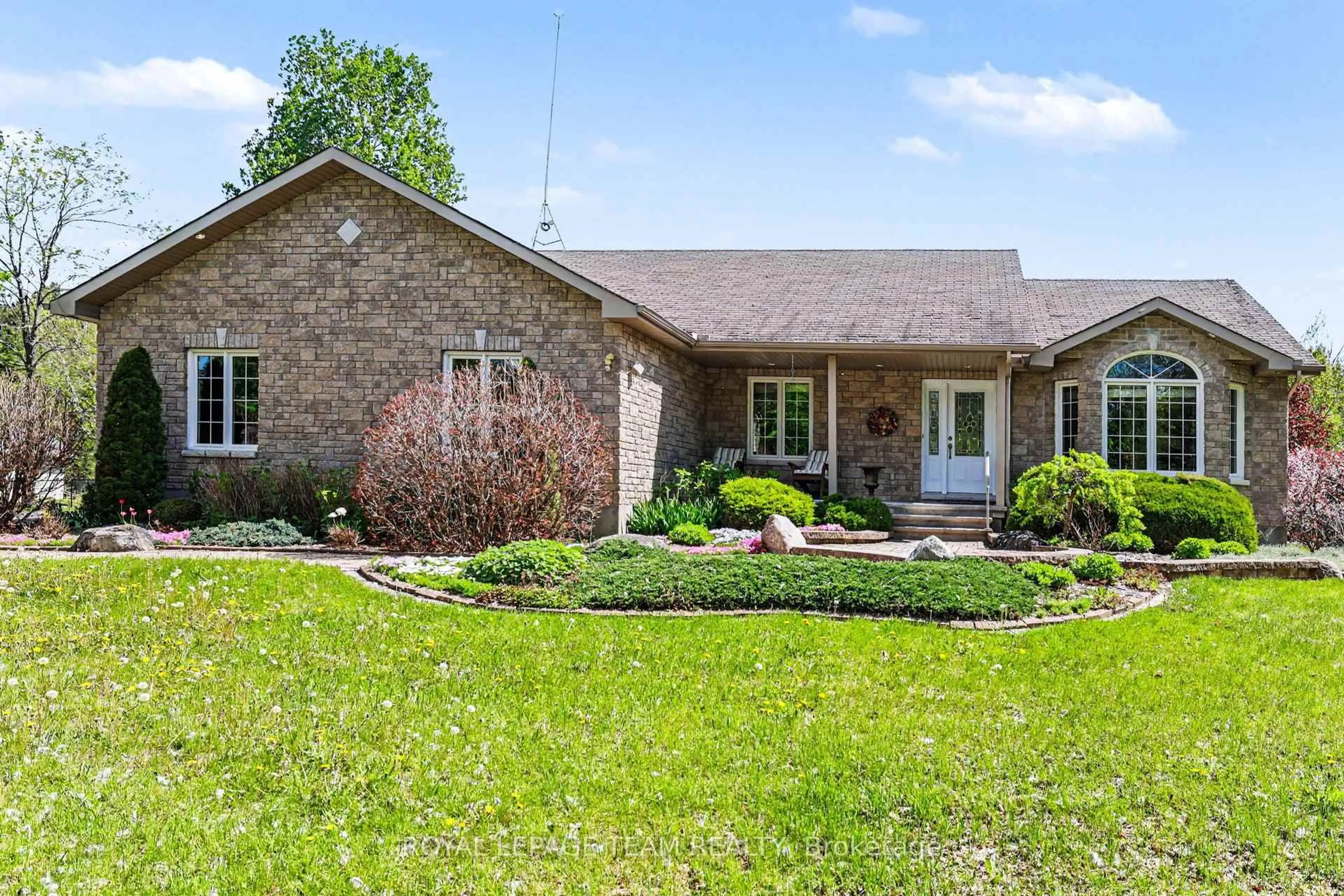 Home with brick exterior material, unknown for 28 Kimberly Ave, North Grenville Ontario K0G 1J0