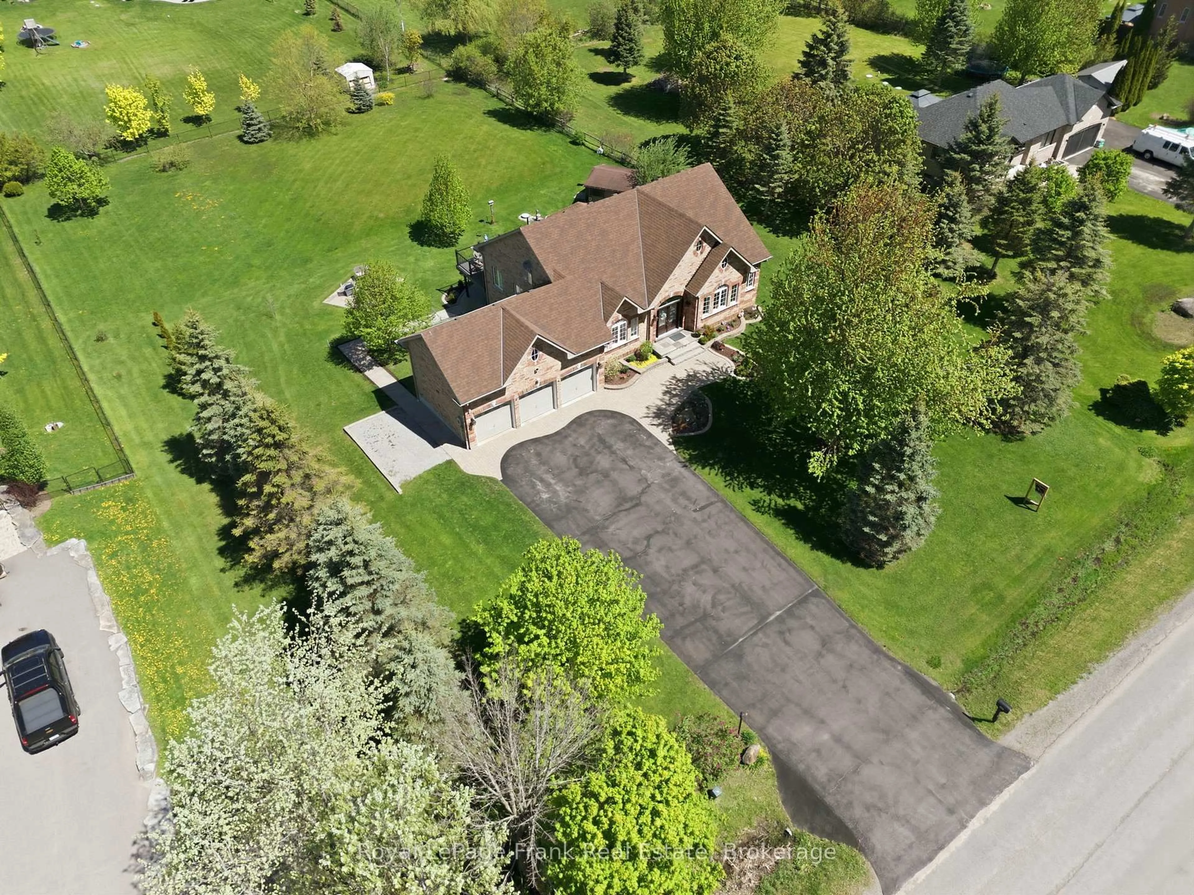 A pic from outside/outdoor area/front of a property/back of a property/a pic from drone, street for 197 McGill Dr, Kawartha Lakes Ontario K9V 4R4