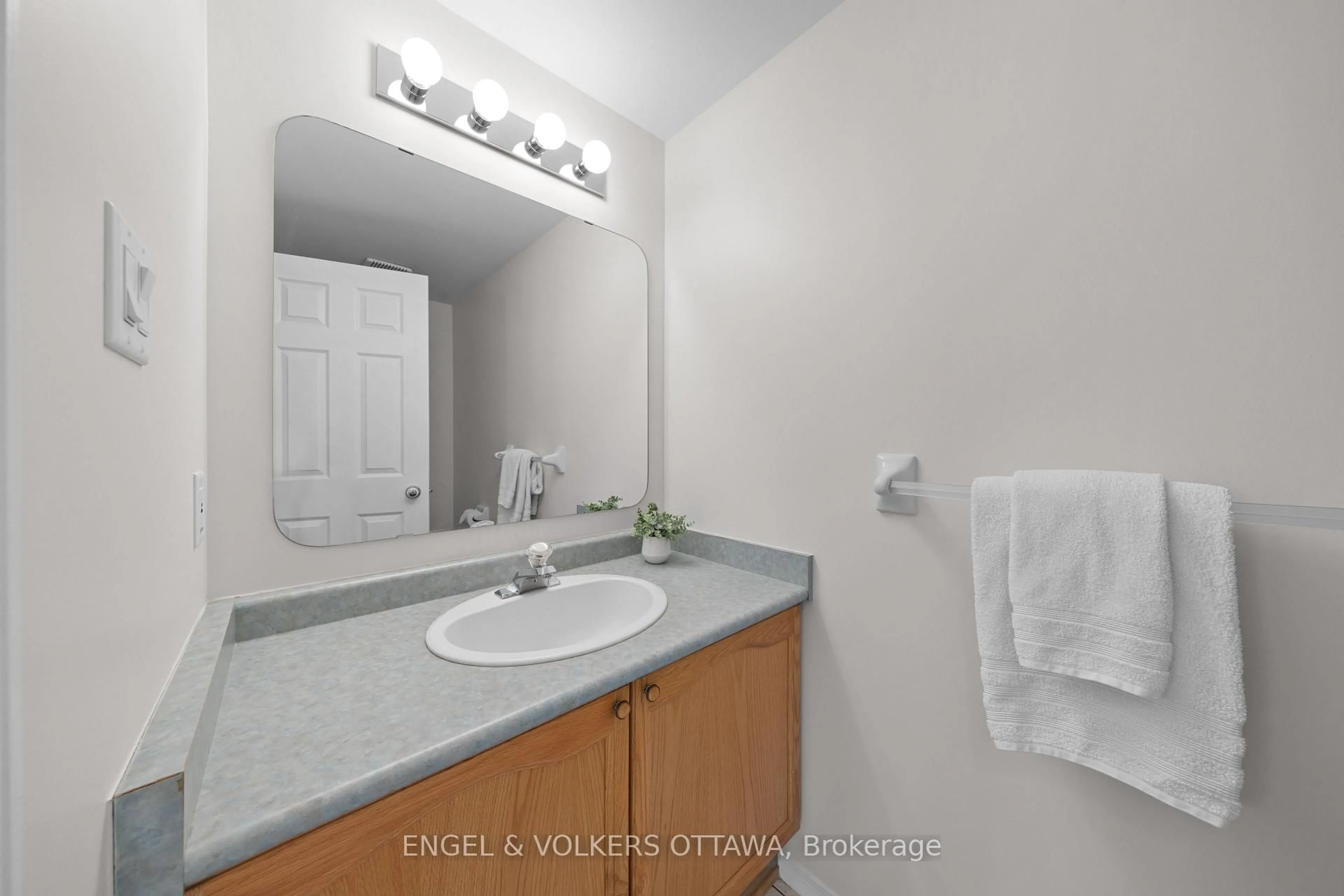 Standard bathroom, unknown for 23 Cambray Lane, Ottawa Ontario K2K 3C3