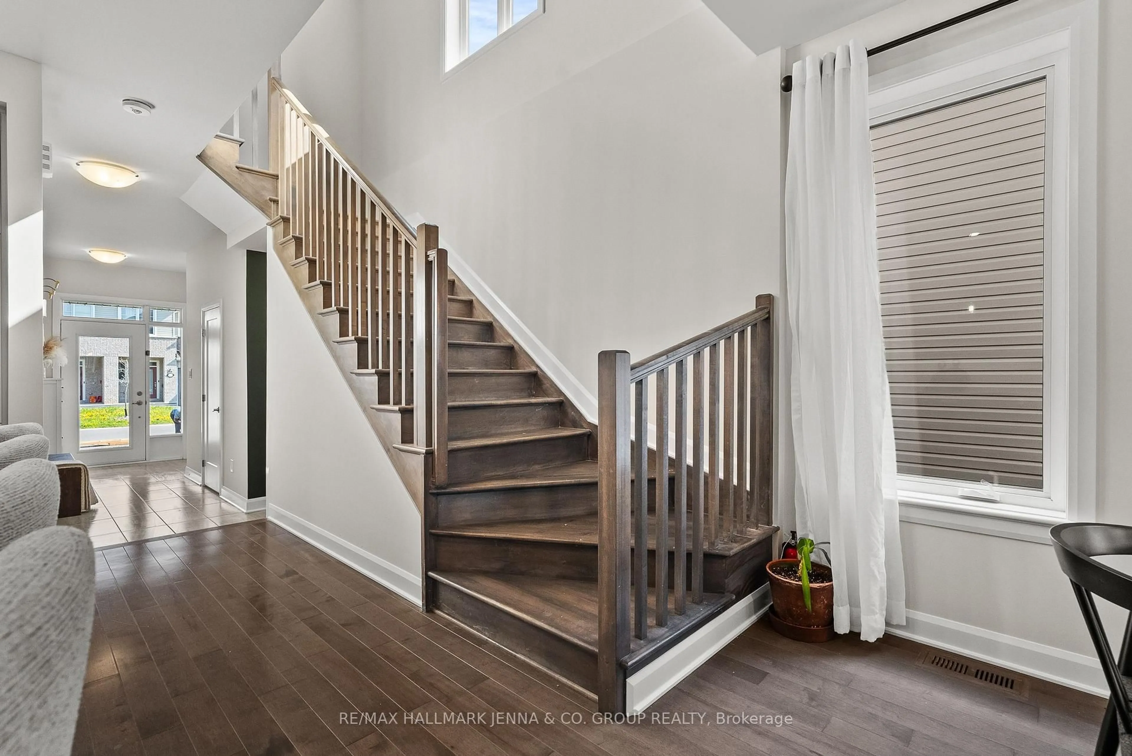 Stairs for 613 Taliesin Cres, Ottawa Ontario K2S 2W5