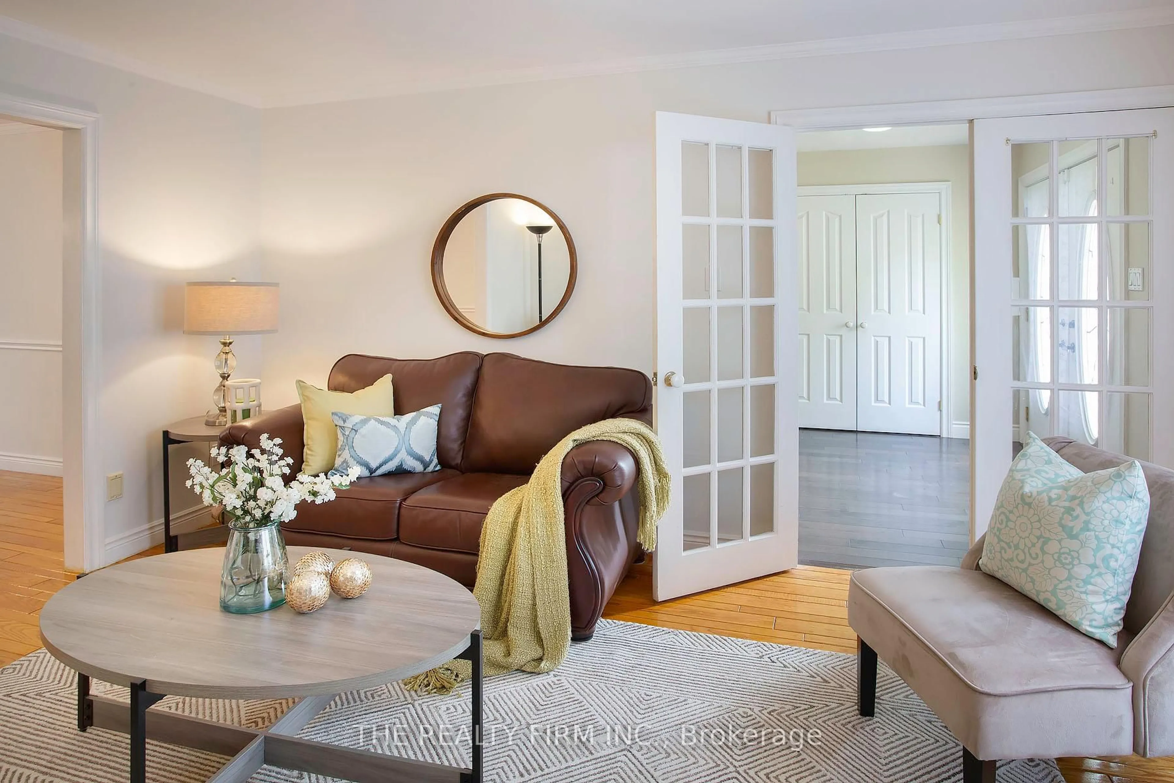 Living room with furniture, wood/laminate floor for 169 Whiteacres Dr, London North Ontario N6G 4N2