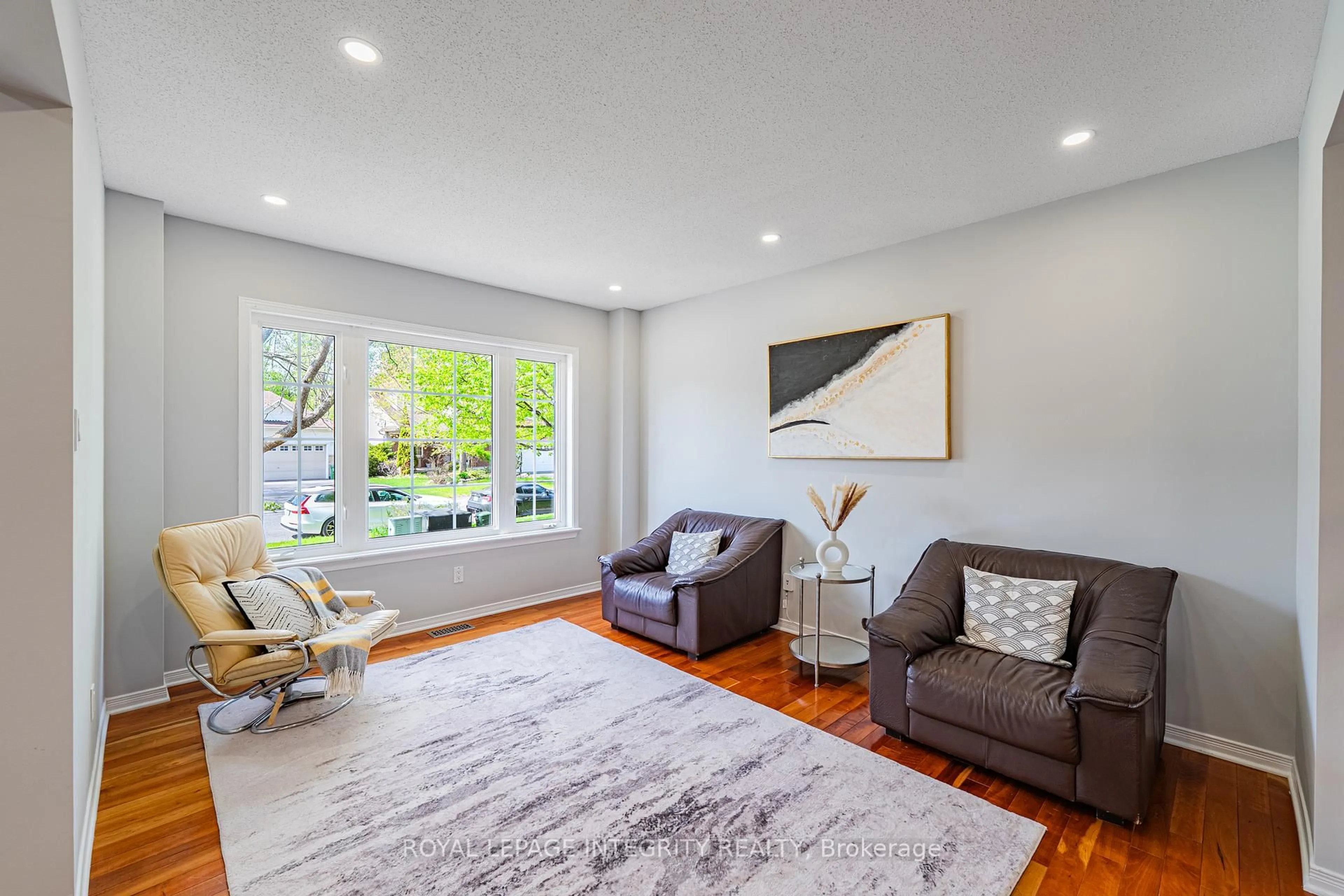 Living room with furniture, unknown for 60 WILDERNESS Way, Ottawa Ontario K2S 2E3