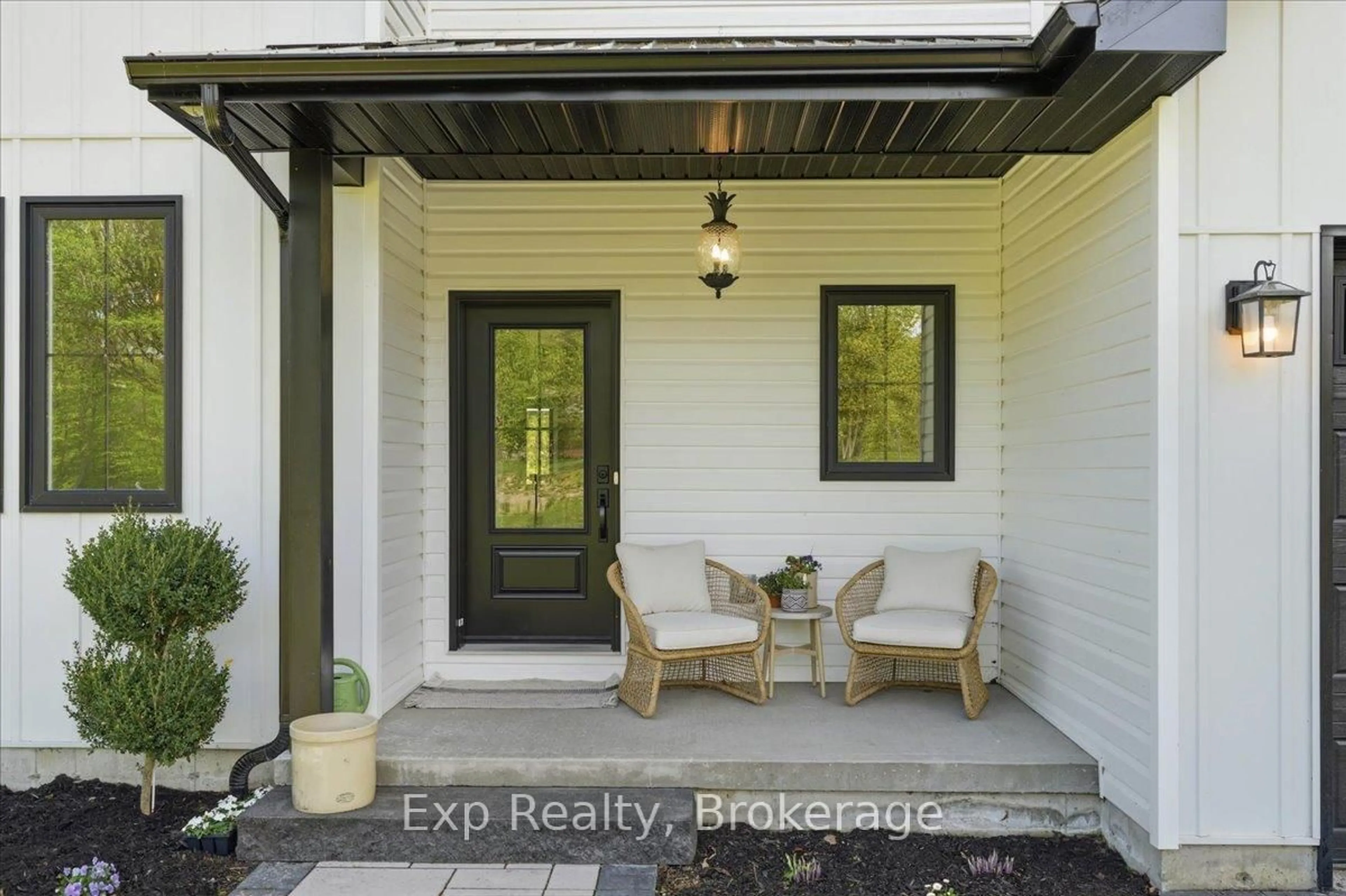 Indoor entryway for 1296 Clearview Rd, Stirling Ontario K0K 3E0
