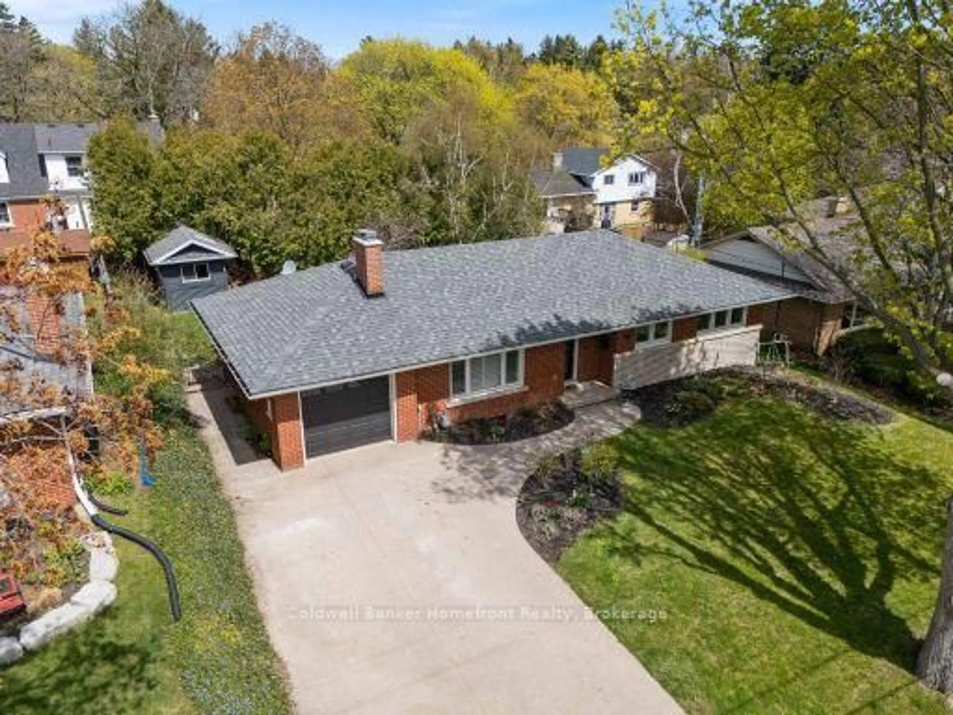 A pic from outside/outdoor area/front of a property/back of a property/a pic from drone, street for 70 Kensington St, Guelph Ontario N1E 3P7