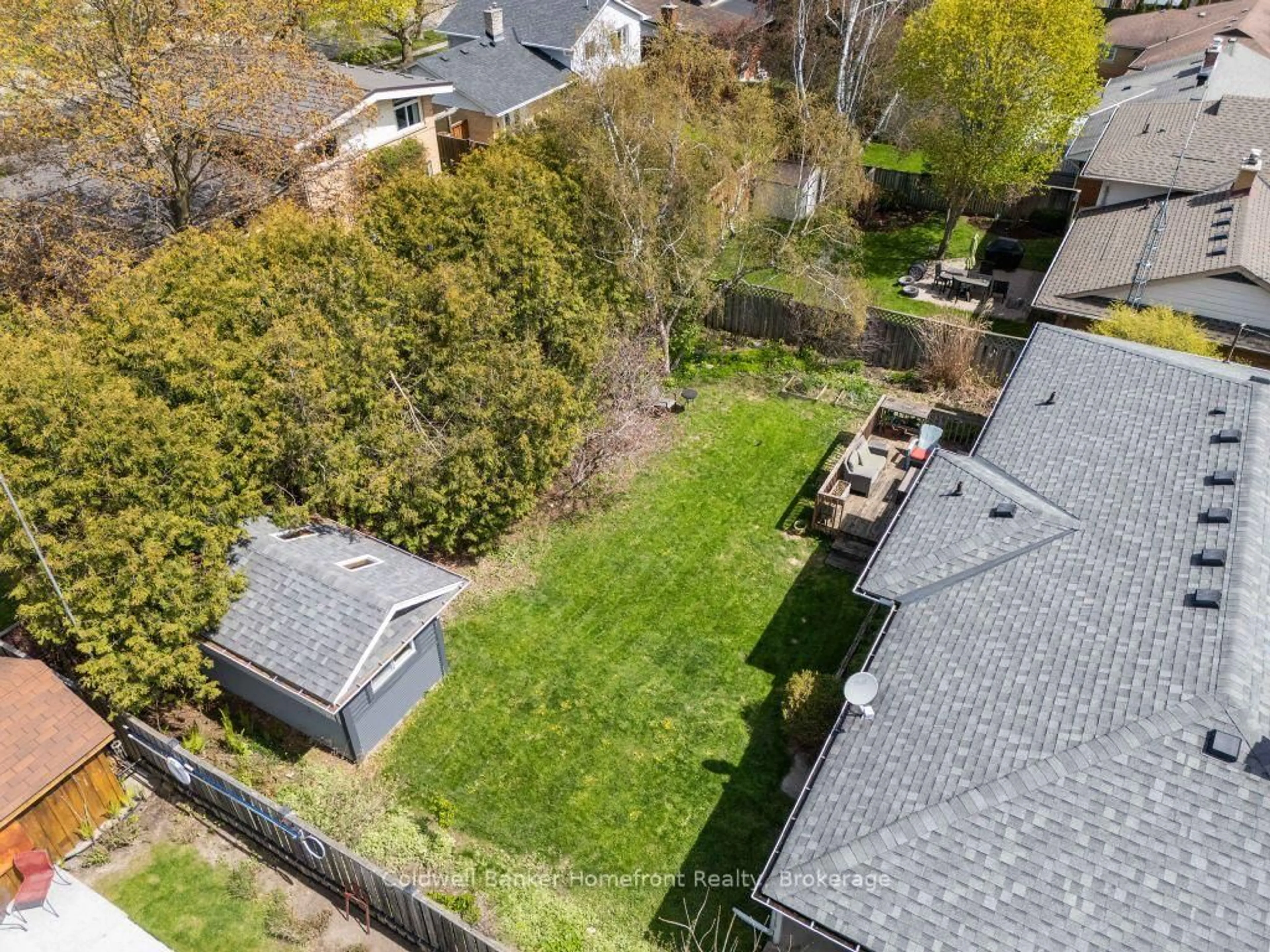 A pic from outside/outdoor area/front of a property/back of a property/a pic from drone, street for 70 Kensington St, Guelph Ontario N1E 3P7