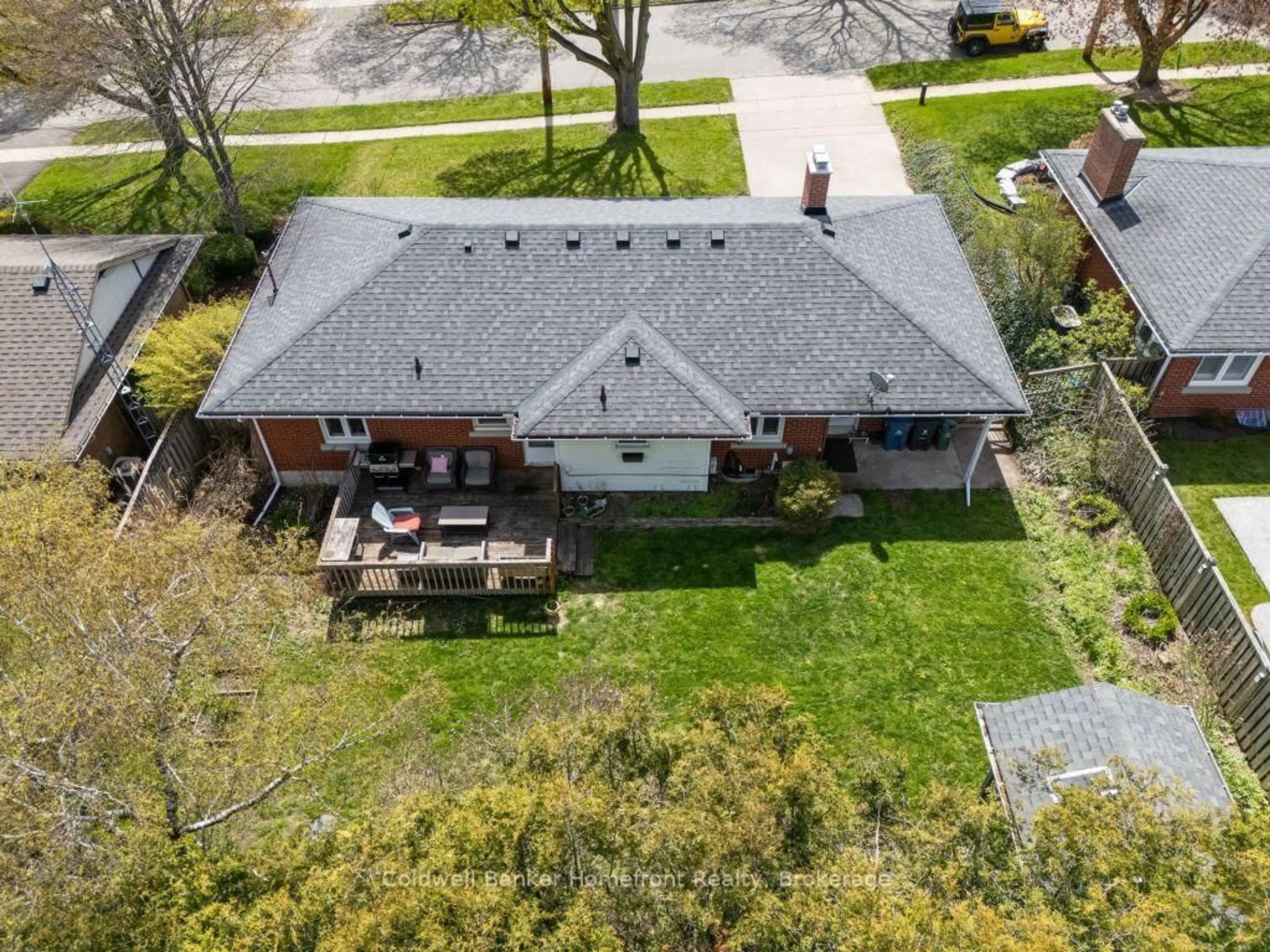 A pic from outside/outdoor area/front of a property/back of a property/a pic from drone, street for 70 Kensington St, Guelph Ontario N1E 3P7
