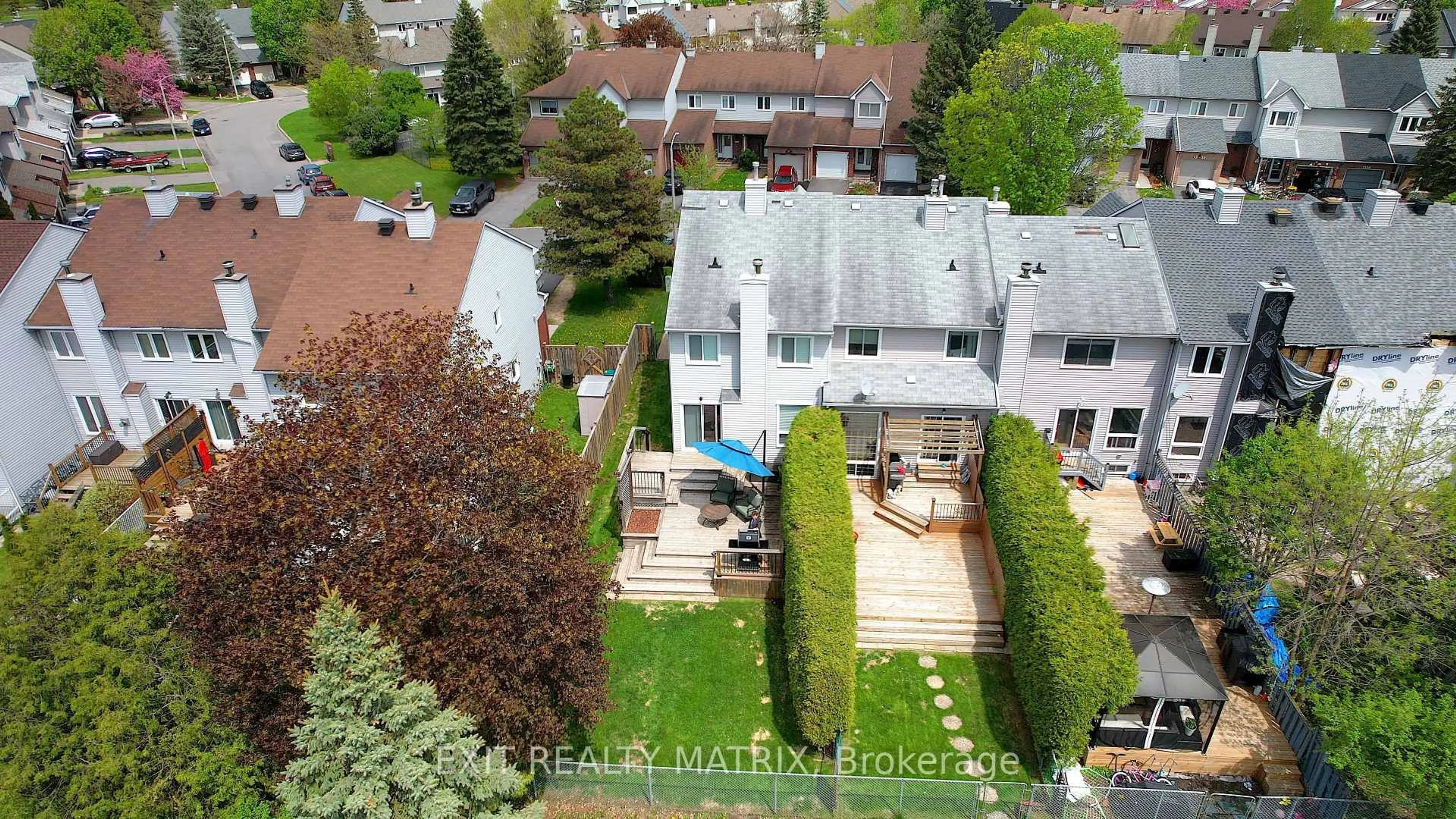 A pic from outside/outdoor area/front of a property/back of a property/a pic from drone, city buildings view from balcony for 1521 Briarfield Cres, Ottawa Ontario K4A 1Z9
