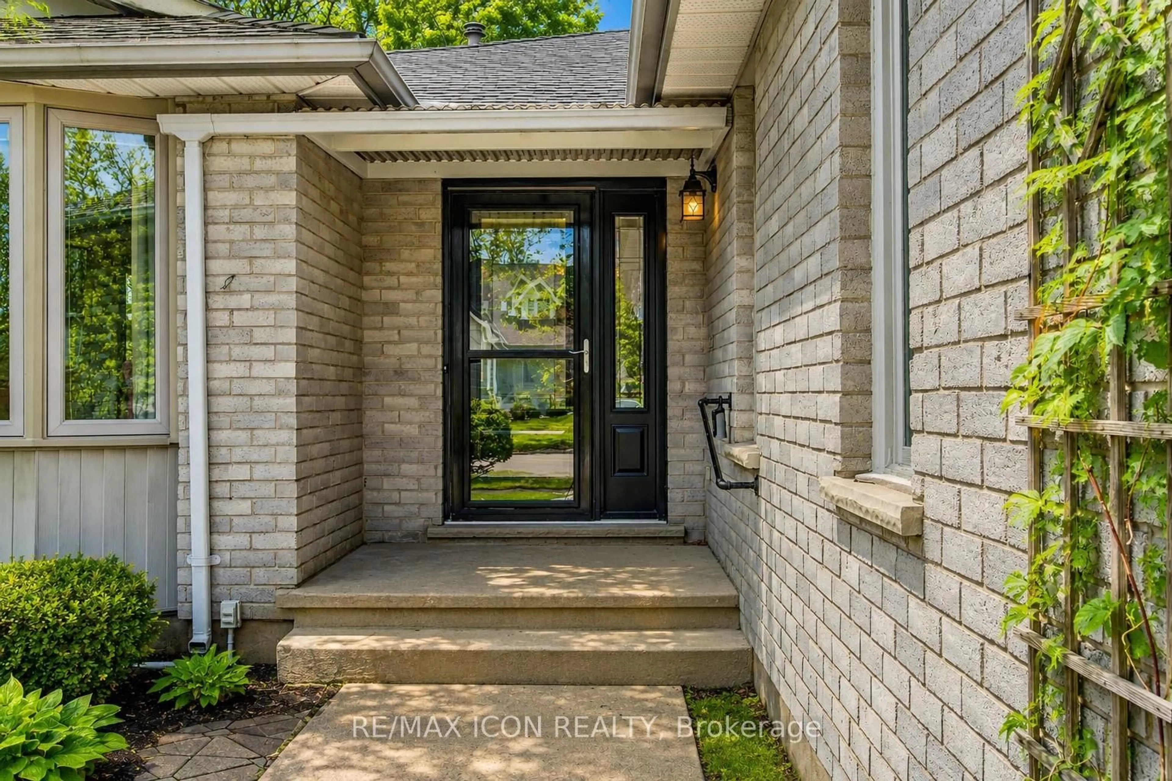 Indoor entryway for 458 Winston Blvd, Cambridge Ontario N3C 3Y5