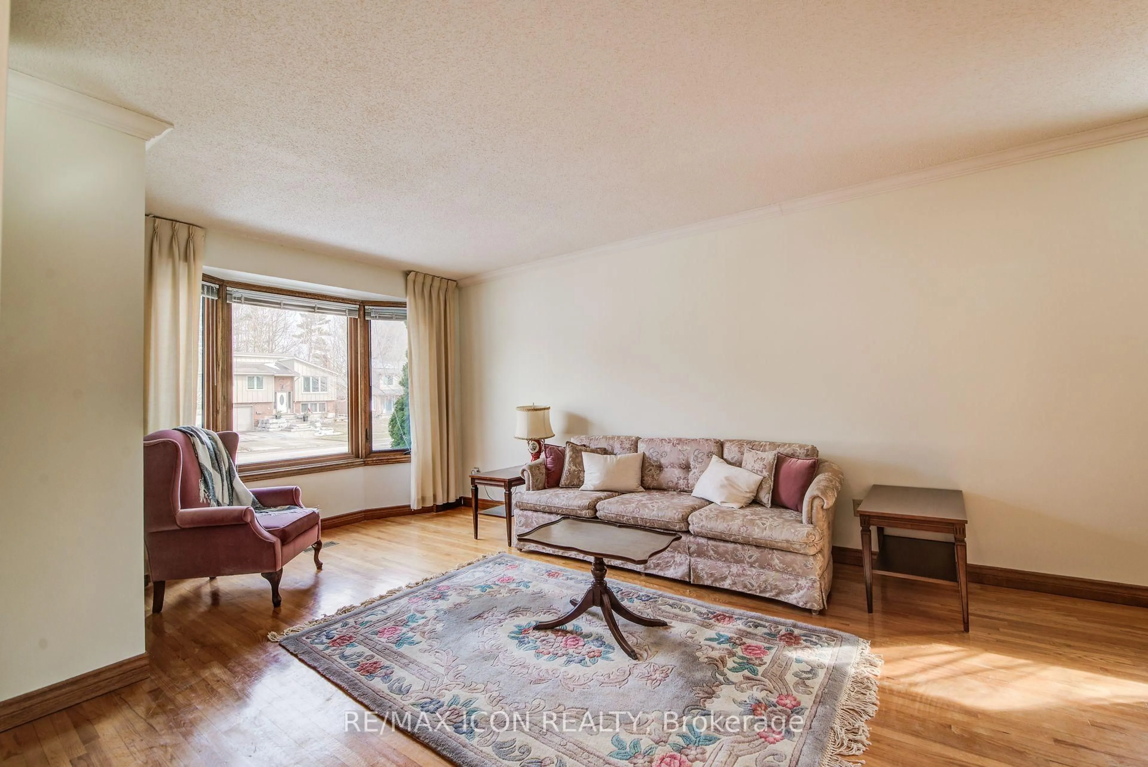Living room with furniture, wood/laminate floor for 458 Winston Blvd, Cambridge Ontario N3C 3Y5