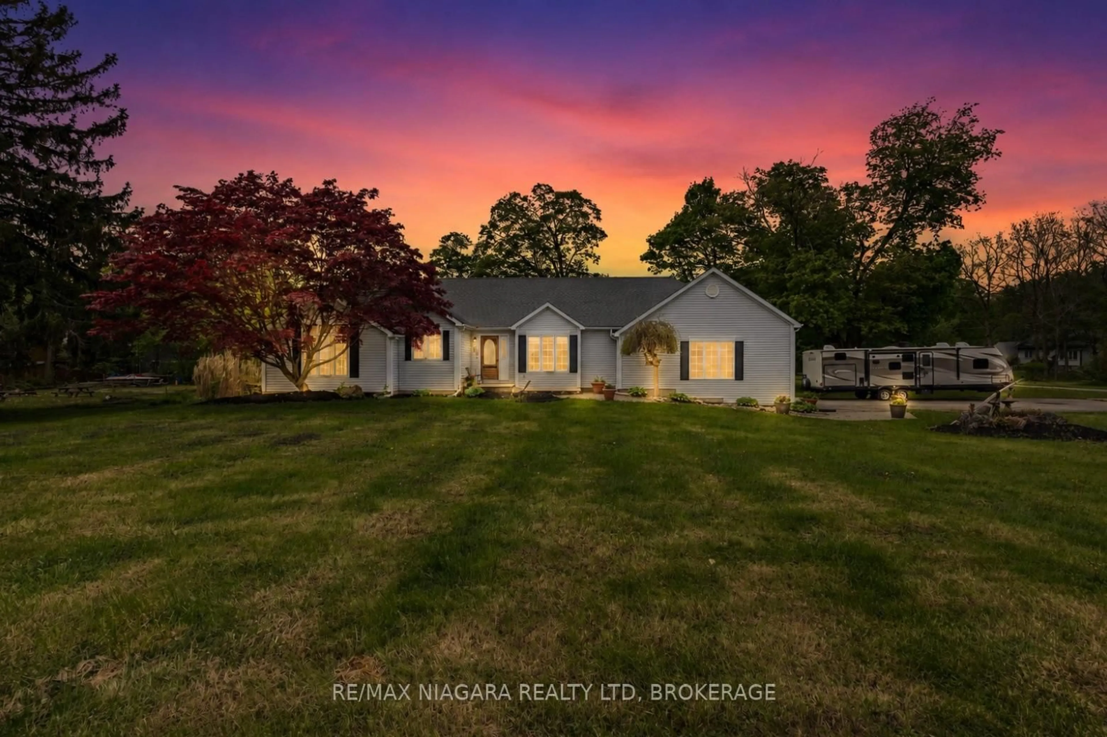 A pic from outside/outdoor area/front of a property/back of a property/a pic from drone, unknown for 586 Empire Rd, Port Colborne Ontario L0S 1R0