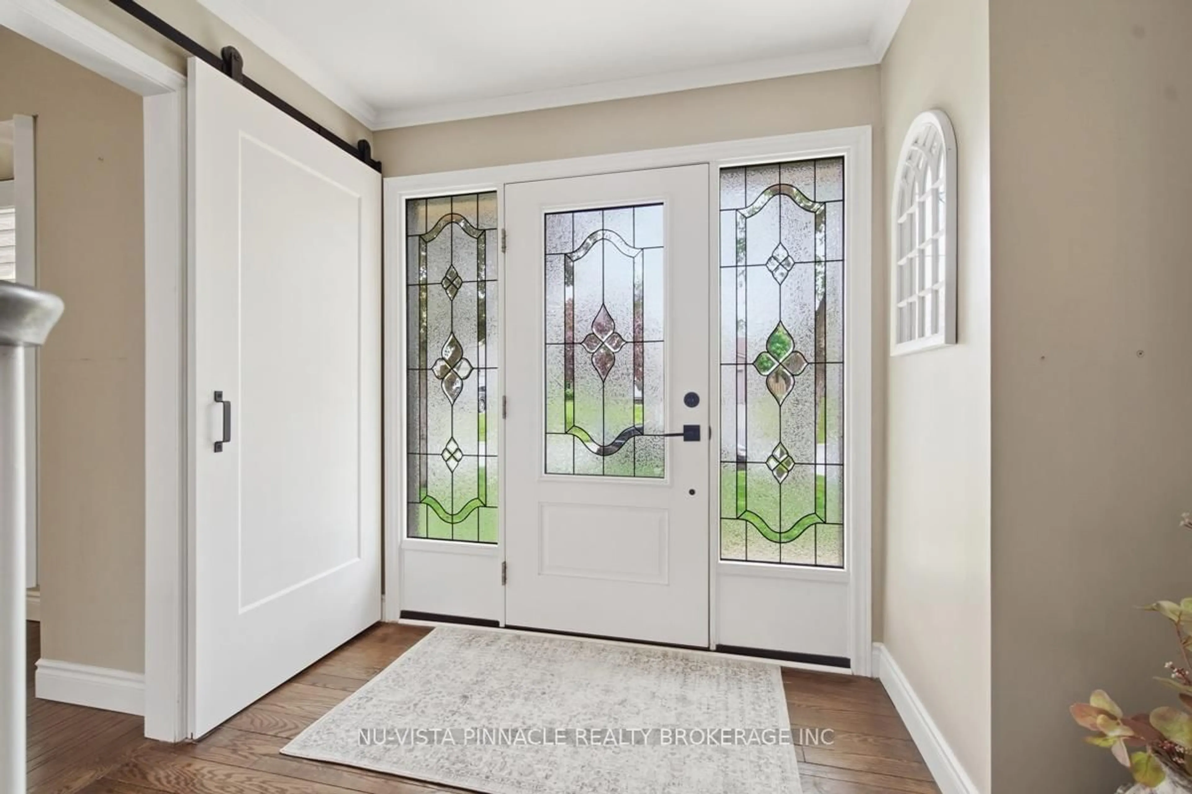 Indoor entryway for 11 Runnymede Cres, London North Ontario N6G 1Z7