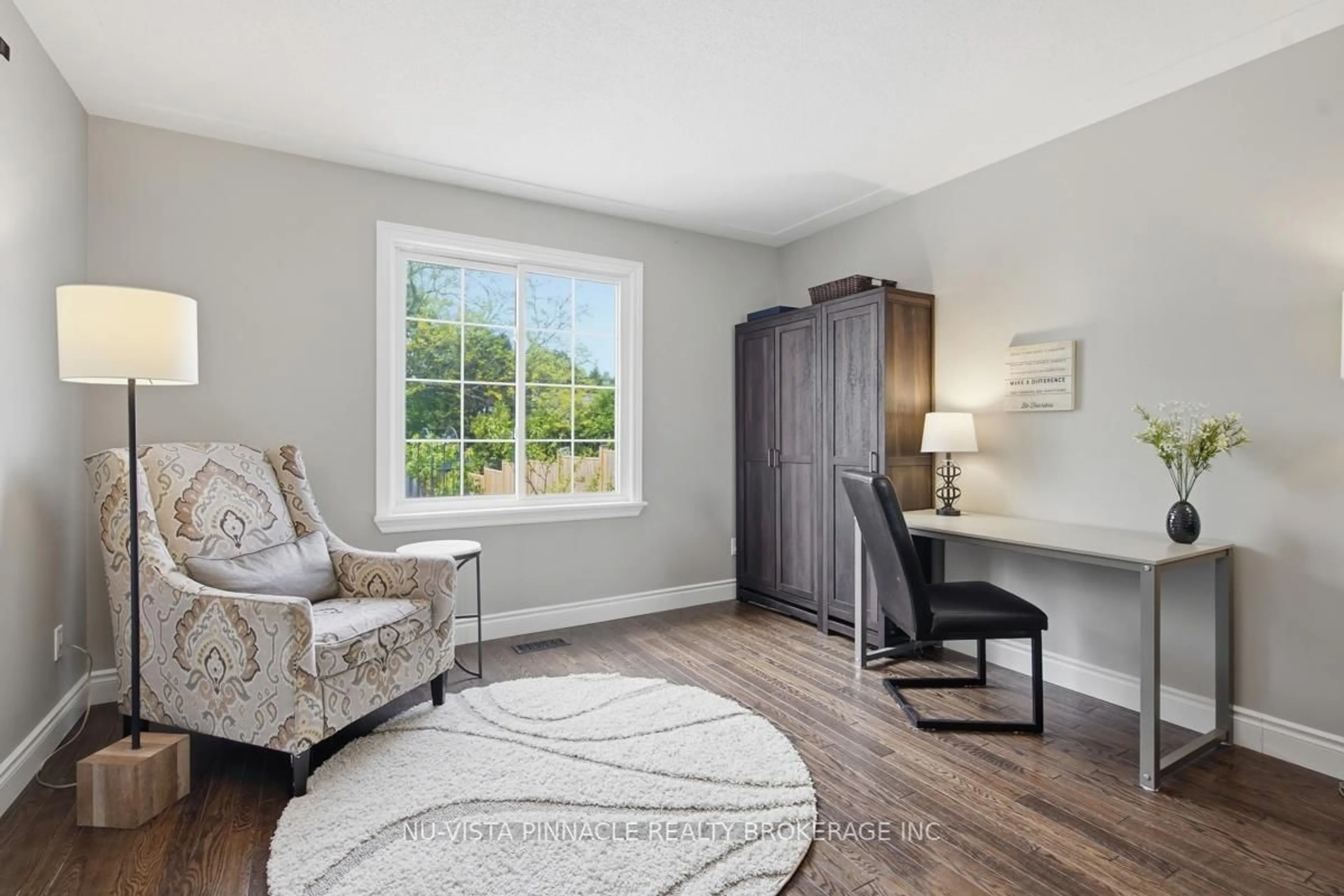 A pic of a room for 11 Runnymede Cres, London North Ontario N6G 1Z7