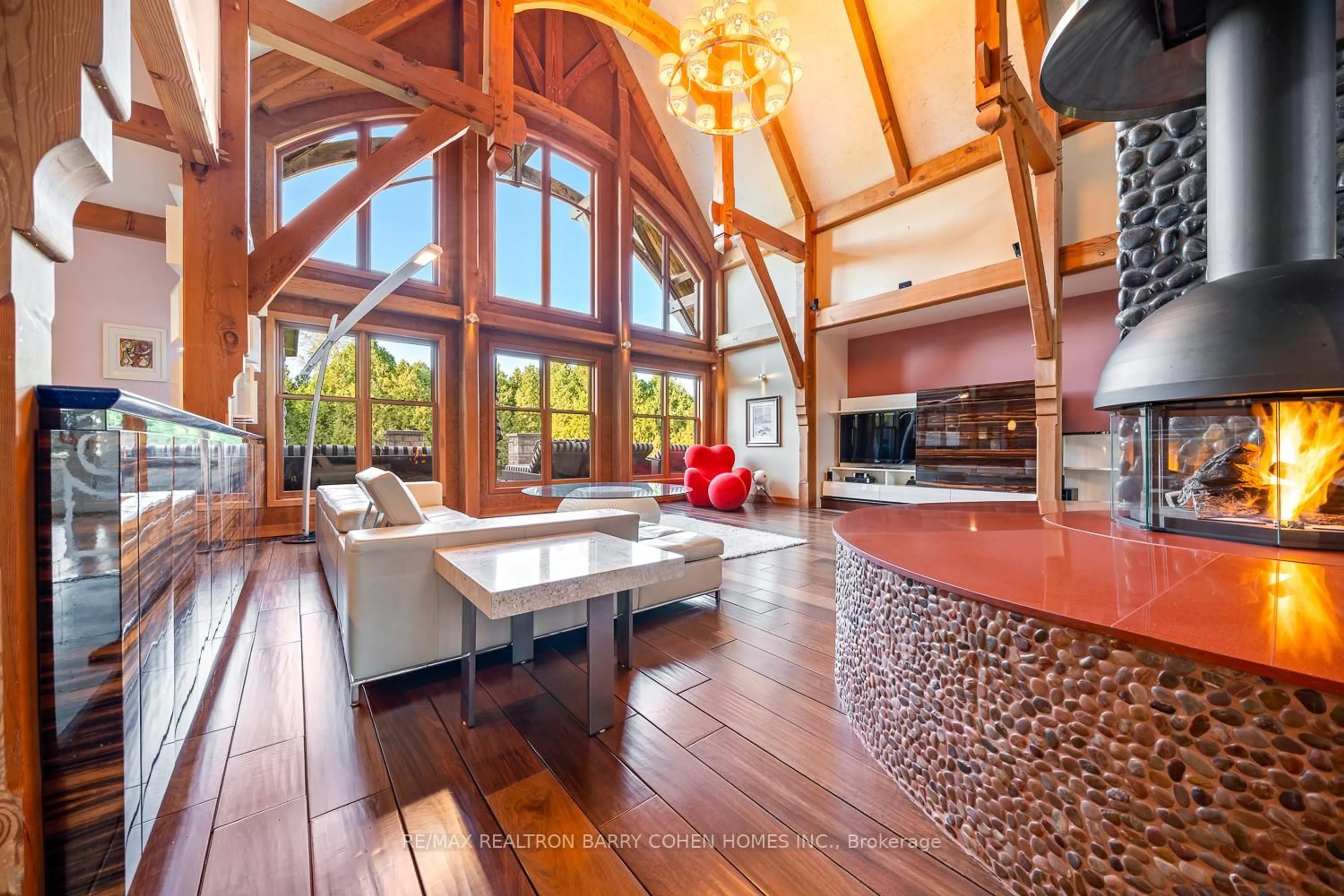 Indoor foyer for 35 Daymond Dr, Puslinch Ontario N0B 2J0