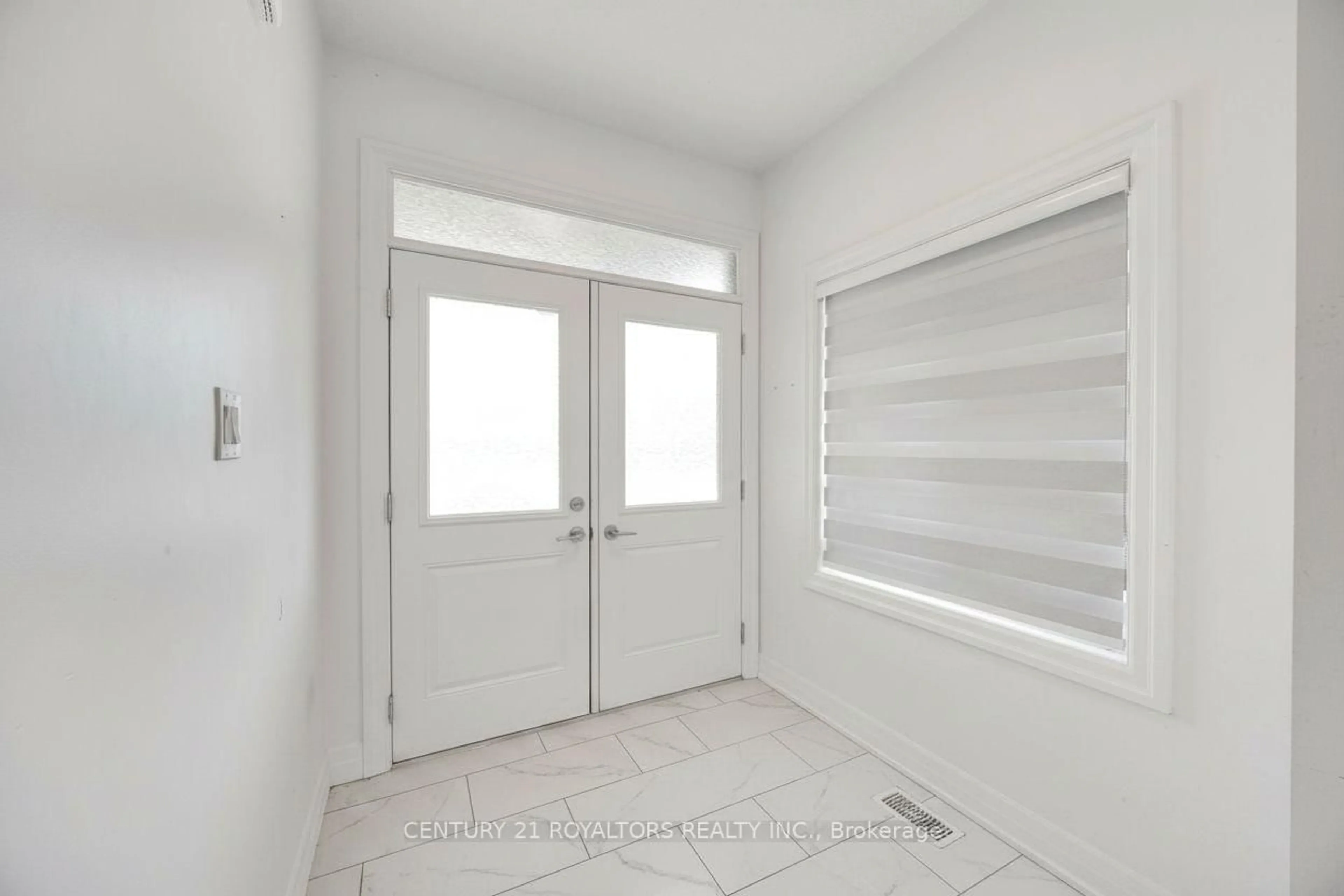 Indoor entryway for 3013 PETTY Rd, London South Ontario N6L 0H2