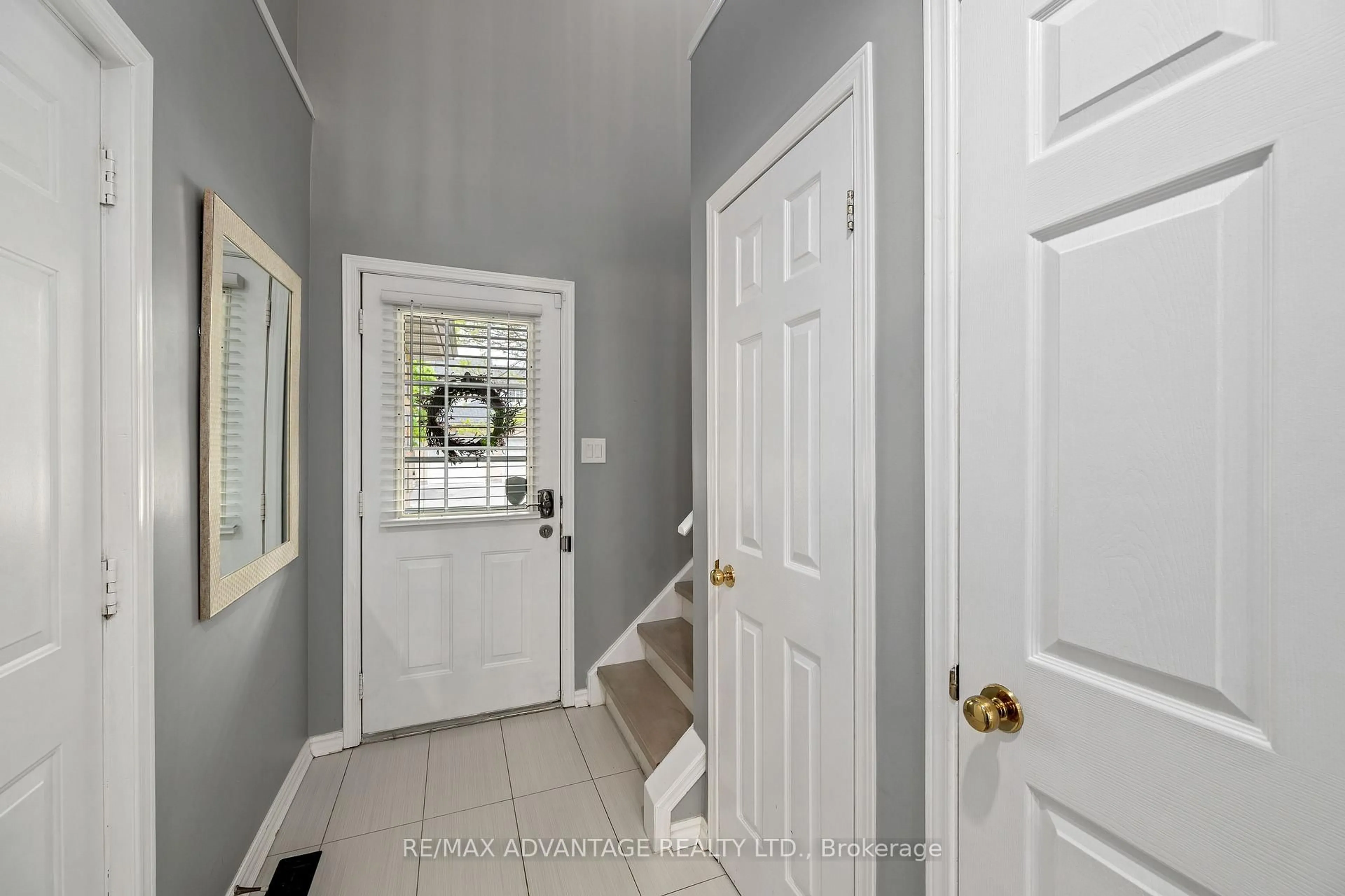 Indoor entryway for 750 Osgoode Dr #25, London South Ontario N6E 2G2