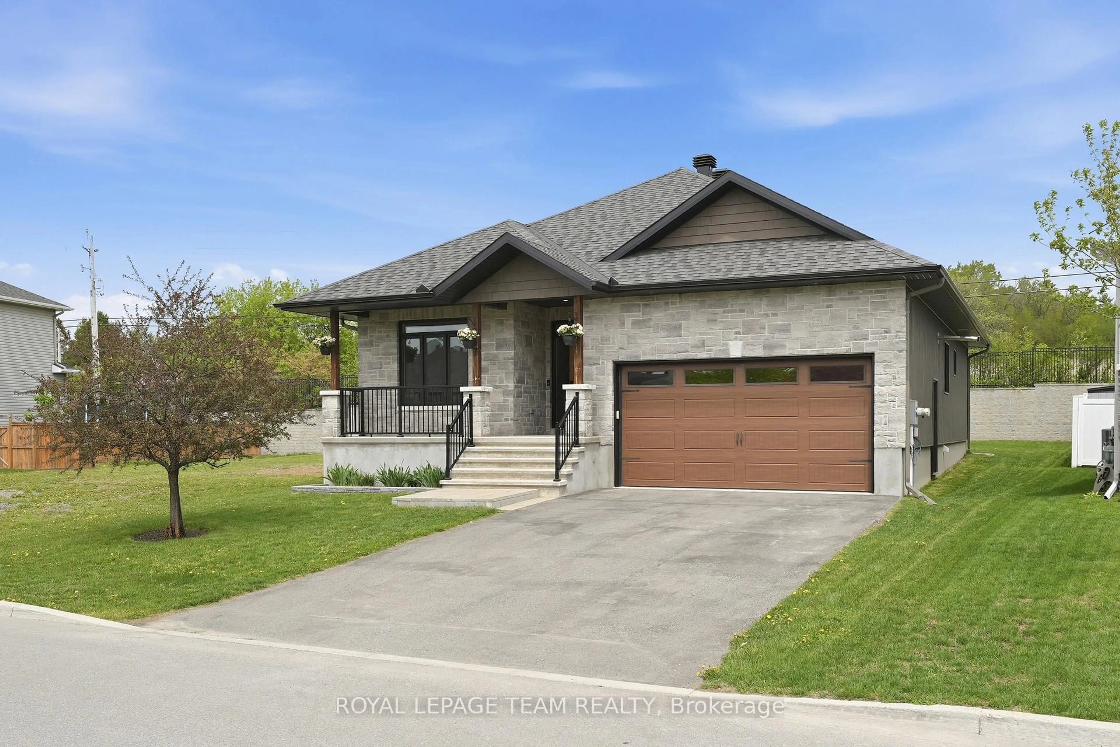 Home with brick exterior material, street for 757 Meadowridge Circ, Carp Ontario K0A 1L0
