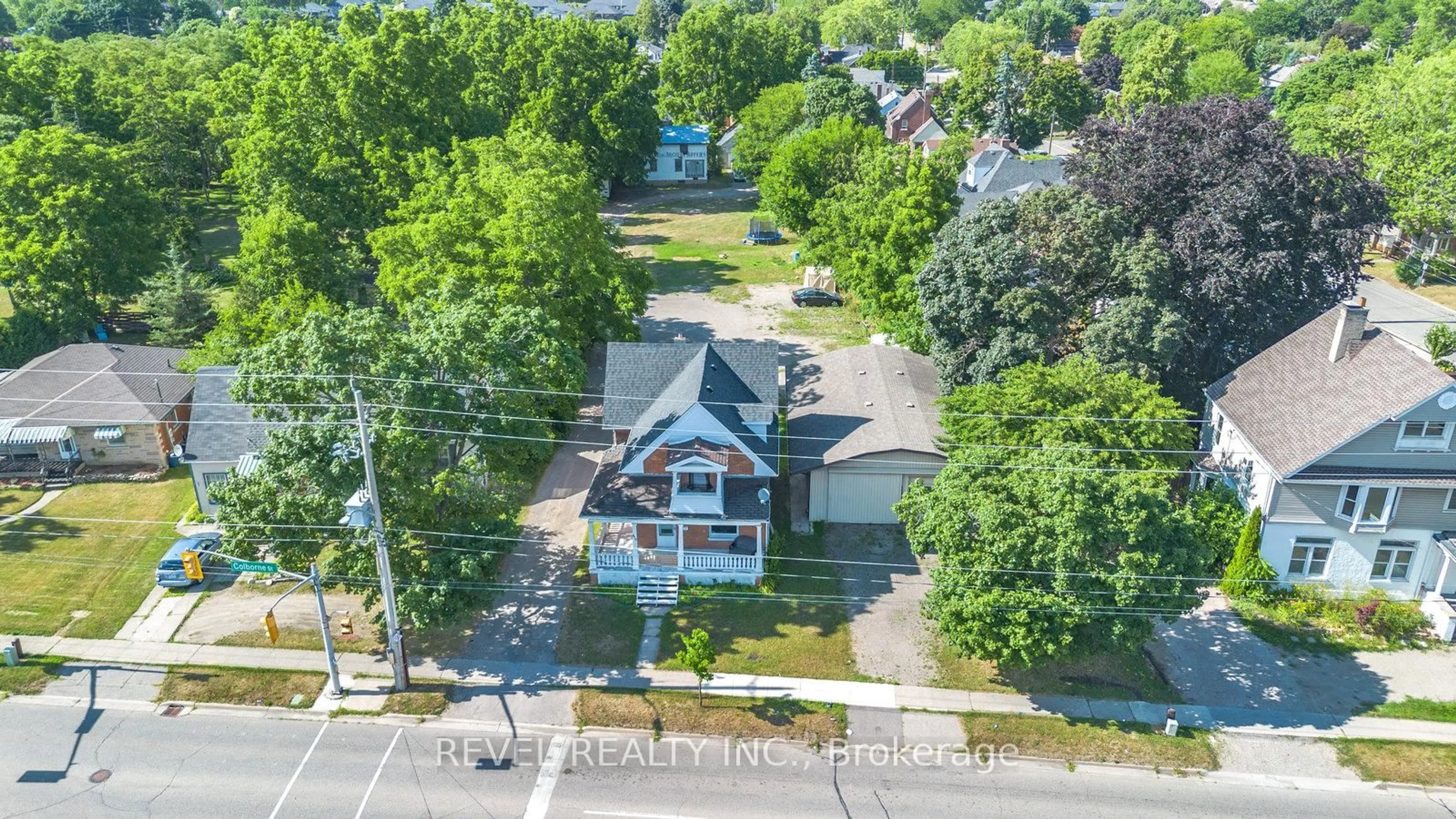 A pic from outside/outdoor area/front of a property/back of a property/a pic from drone, street for 816 Colborne St, Brantford Ontario N3S 3S4