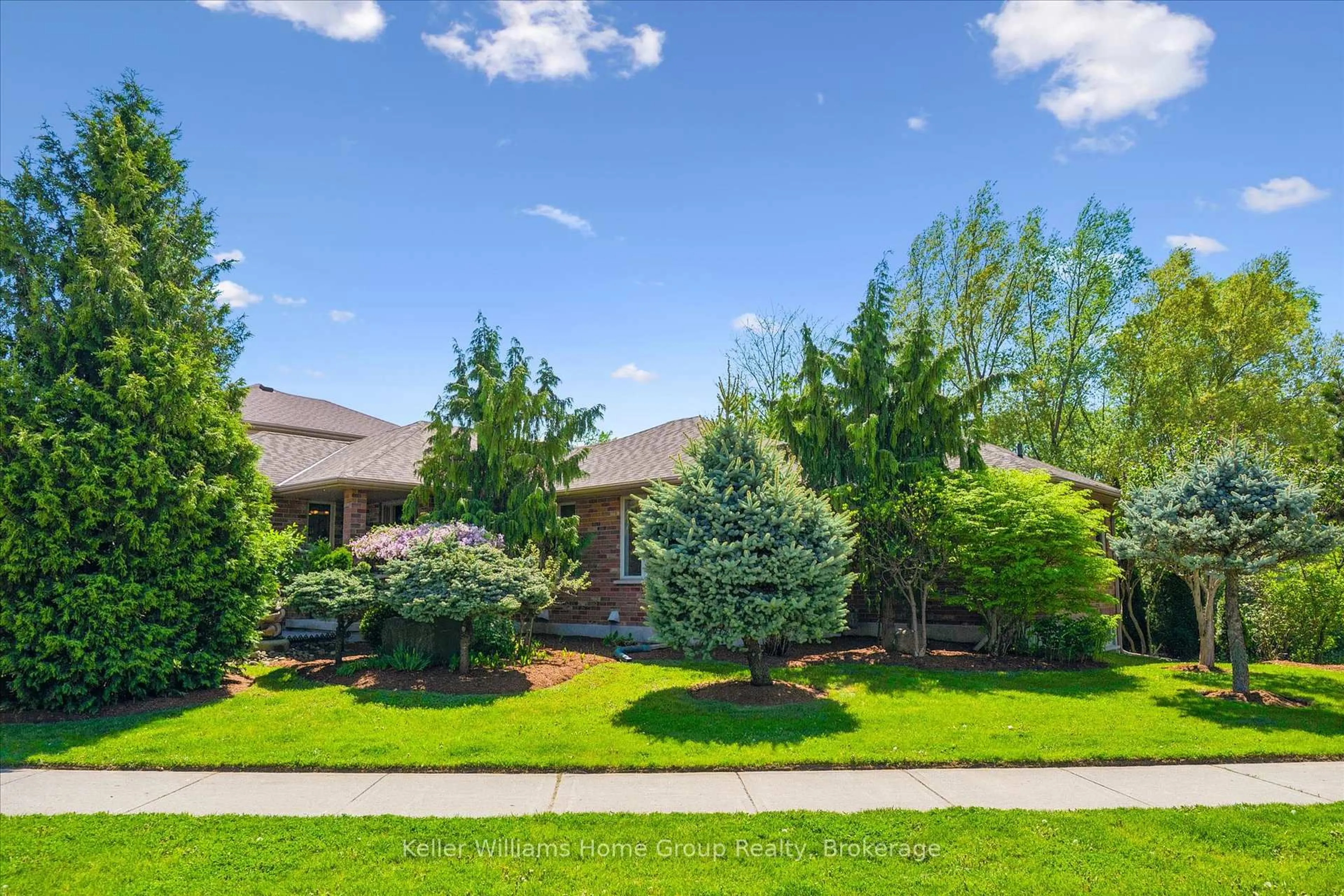 A pic from outside/outdoor area/front of a property/back of a property/a pic from drone, street for 40 Gibbs Cres, Guelph Ontario N1G 5B7