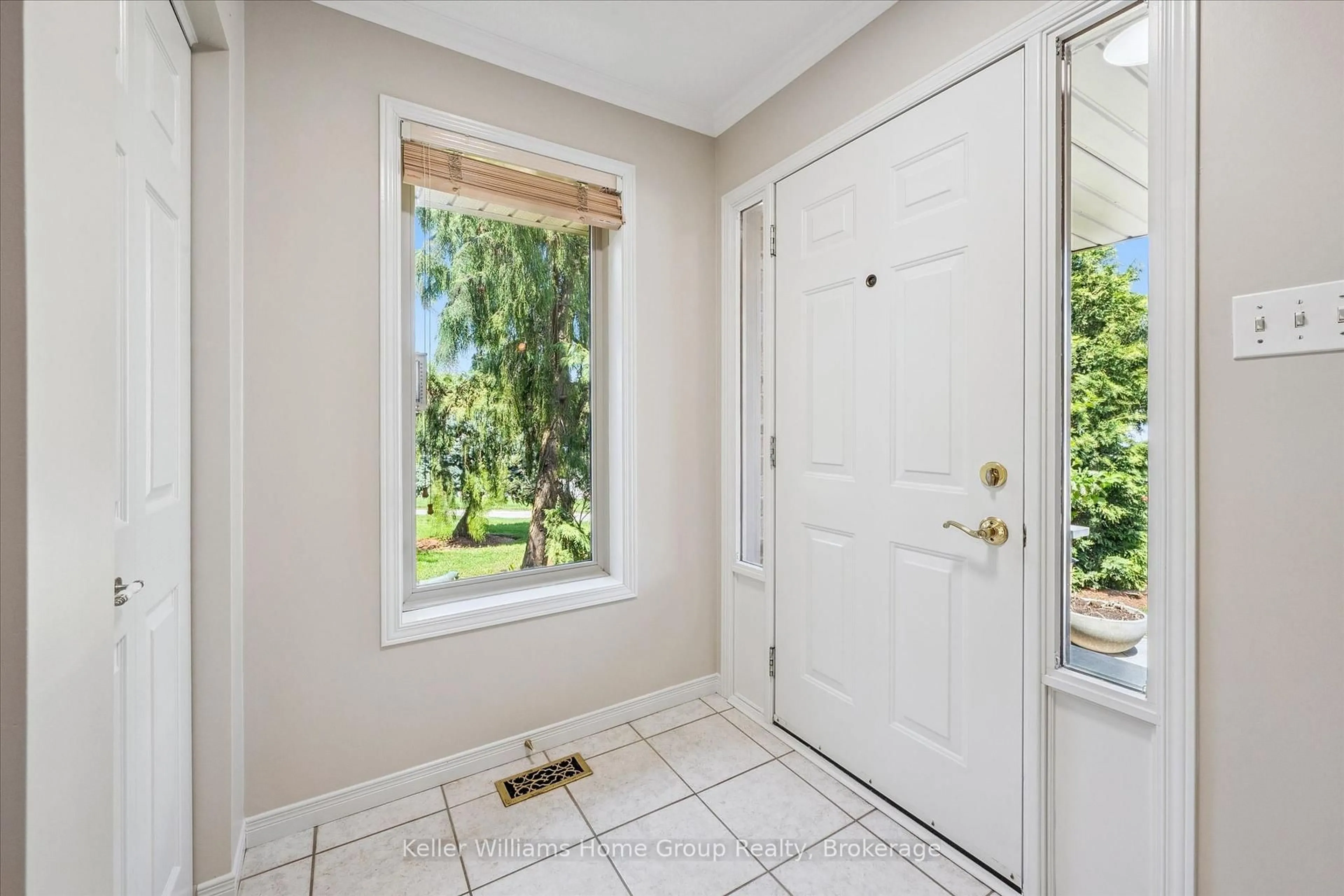 Indoor entryway for 40 Gibbs Cres, Guelph Ontario N1G 5B7