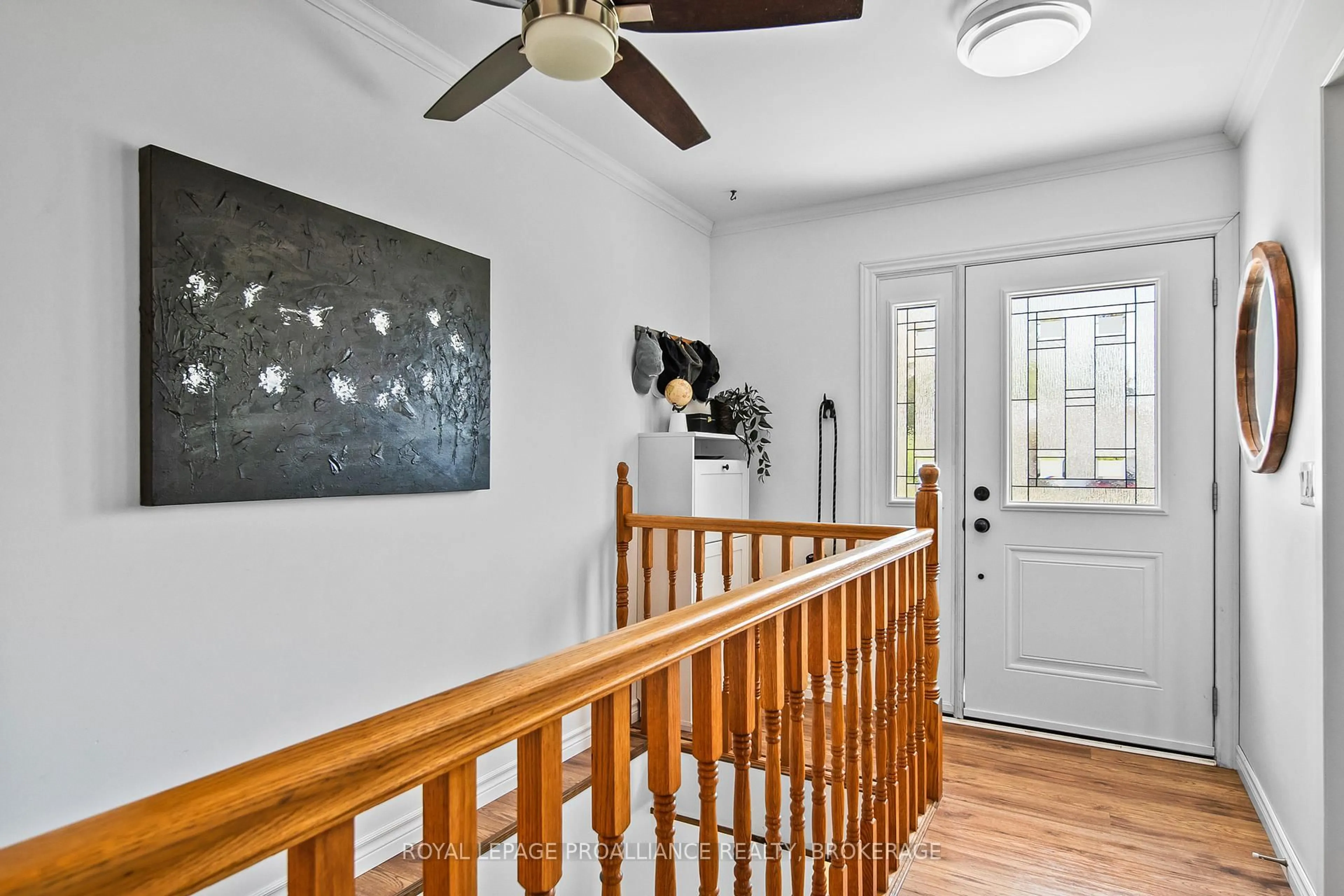 Indoor entryway for 227 Cross St, Deseronto Ontario K0K 1X0